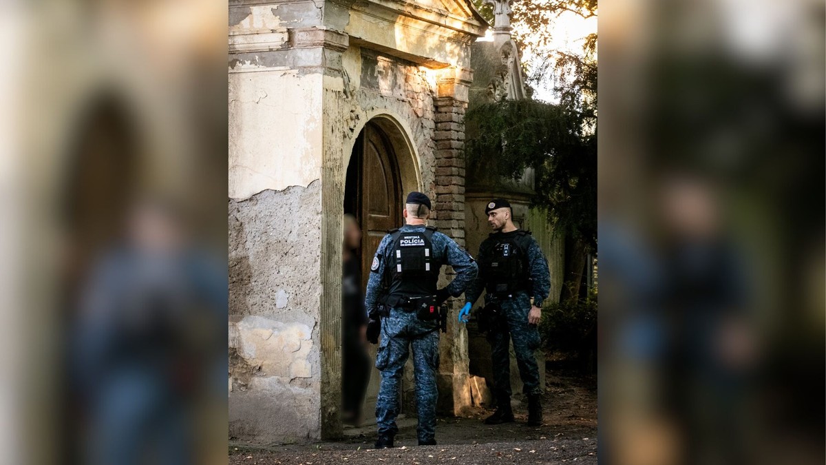 FOTO Na bratislavskom cintoríne si vytvorili dočasné bývanie dvaja