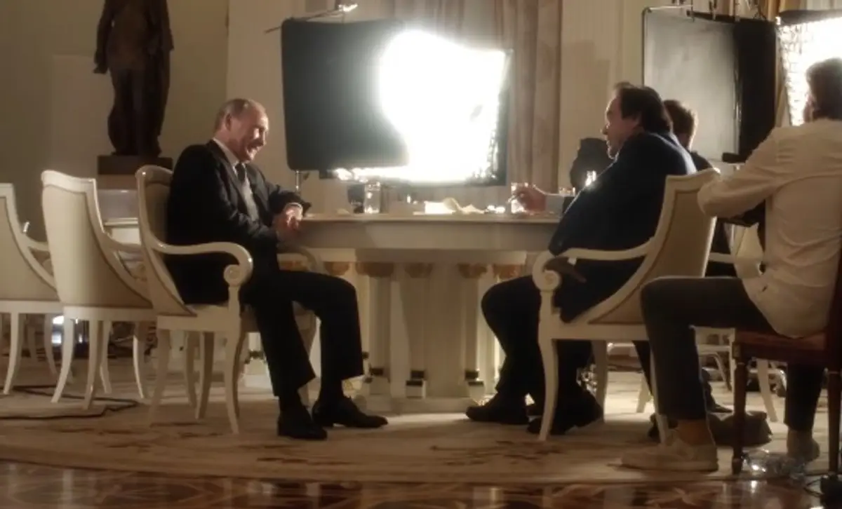 Vladimir Putin počas rozhovoru s Oliverom Stoneom.