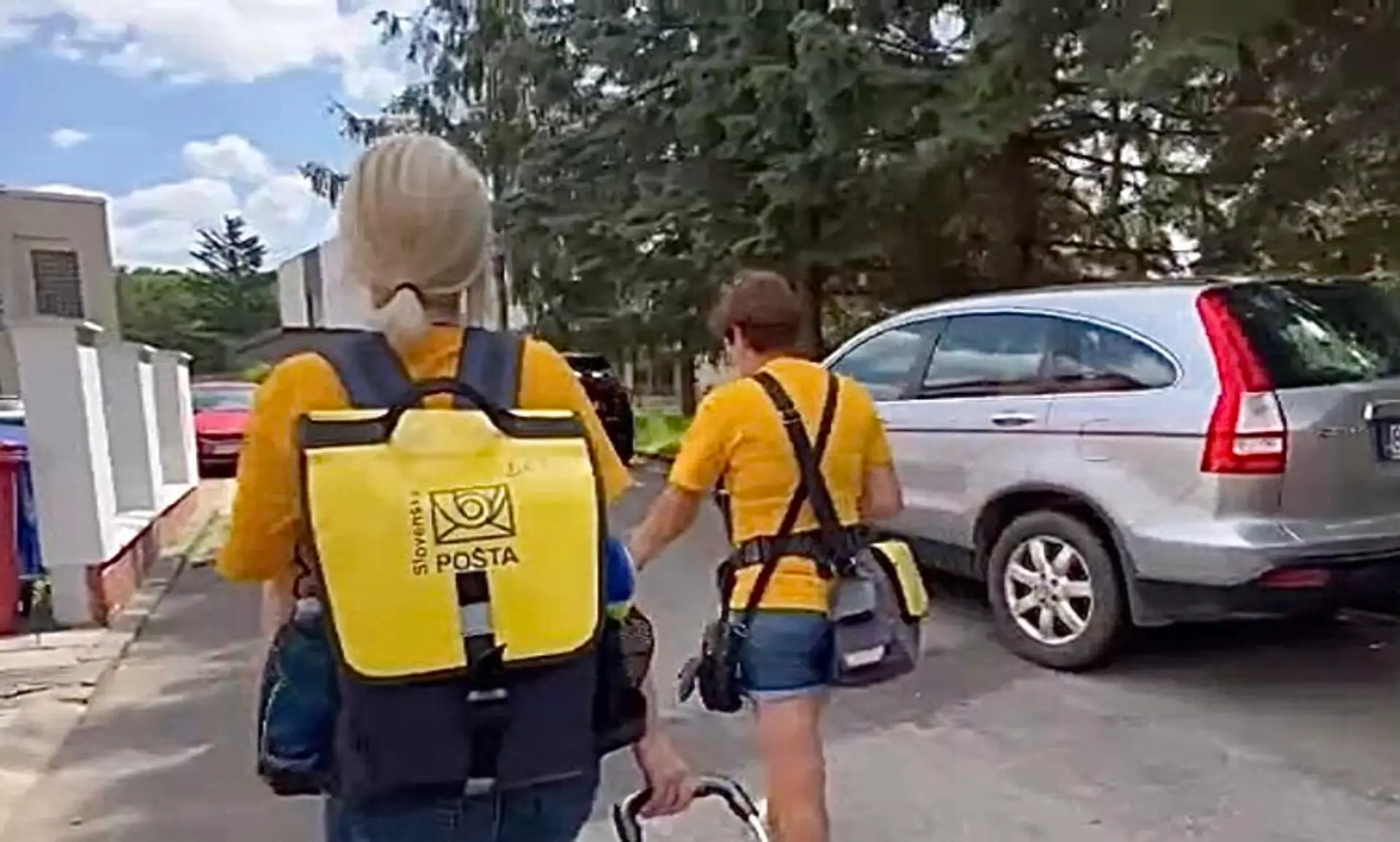 Redaktorka TV Markíza si vyskúšala prácu poštovej doručovateľky.