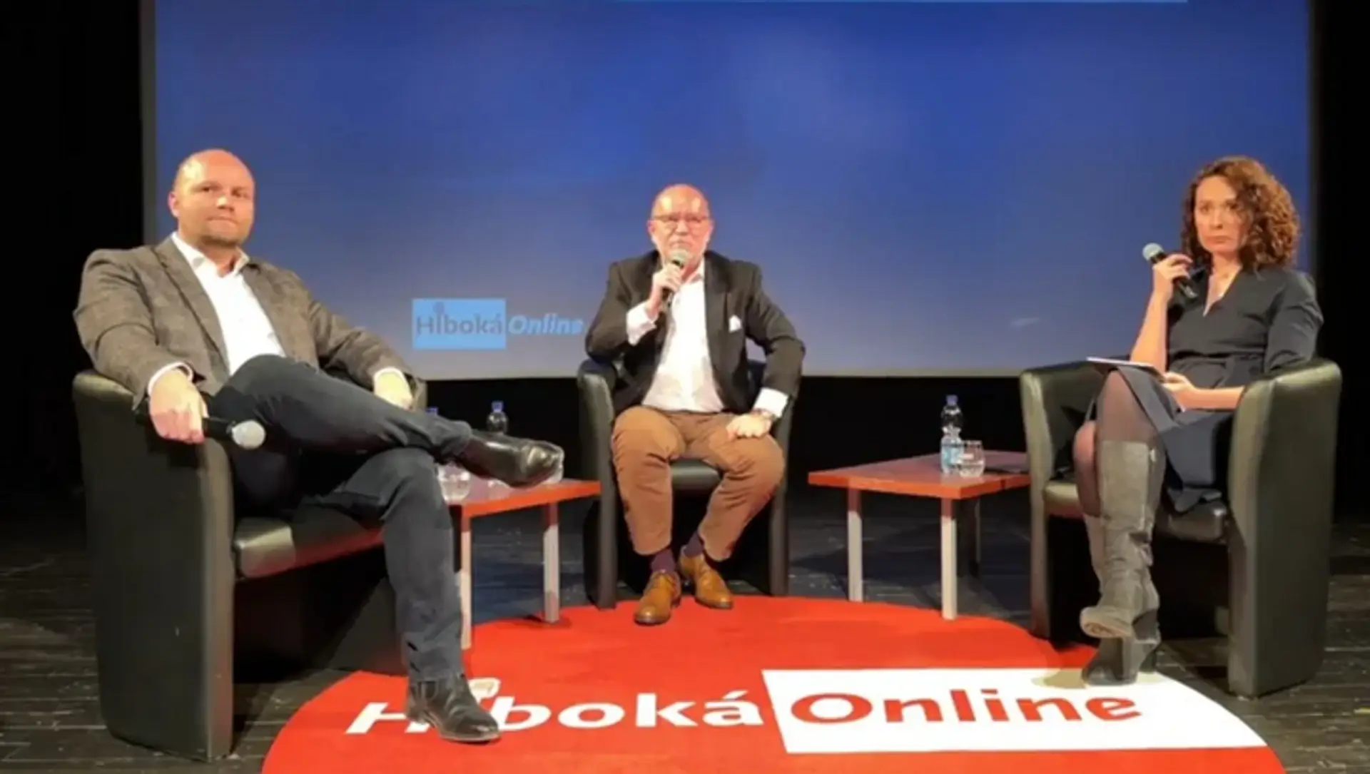 Sprava moderátorka diskusie Gabriela Kajtárová, minister zahraničných vecí Rastislav Káčer a šéf rezortu obrany Jaroslav Naď.