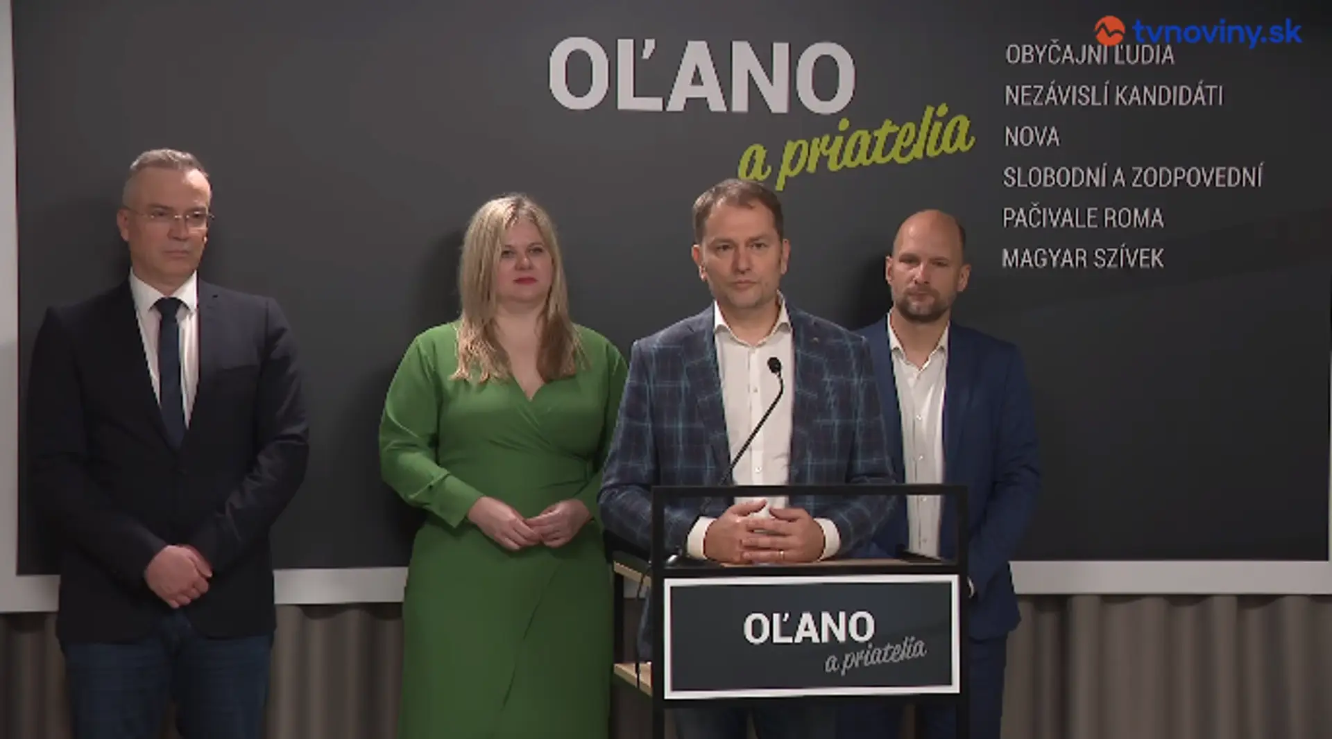 Na snímke ľudia, ktorí budú kandidovať za OĽANO a priateľov.
