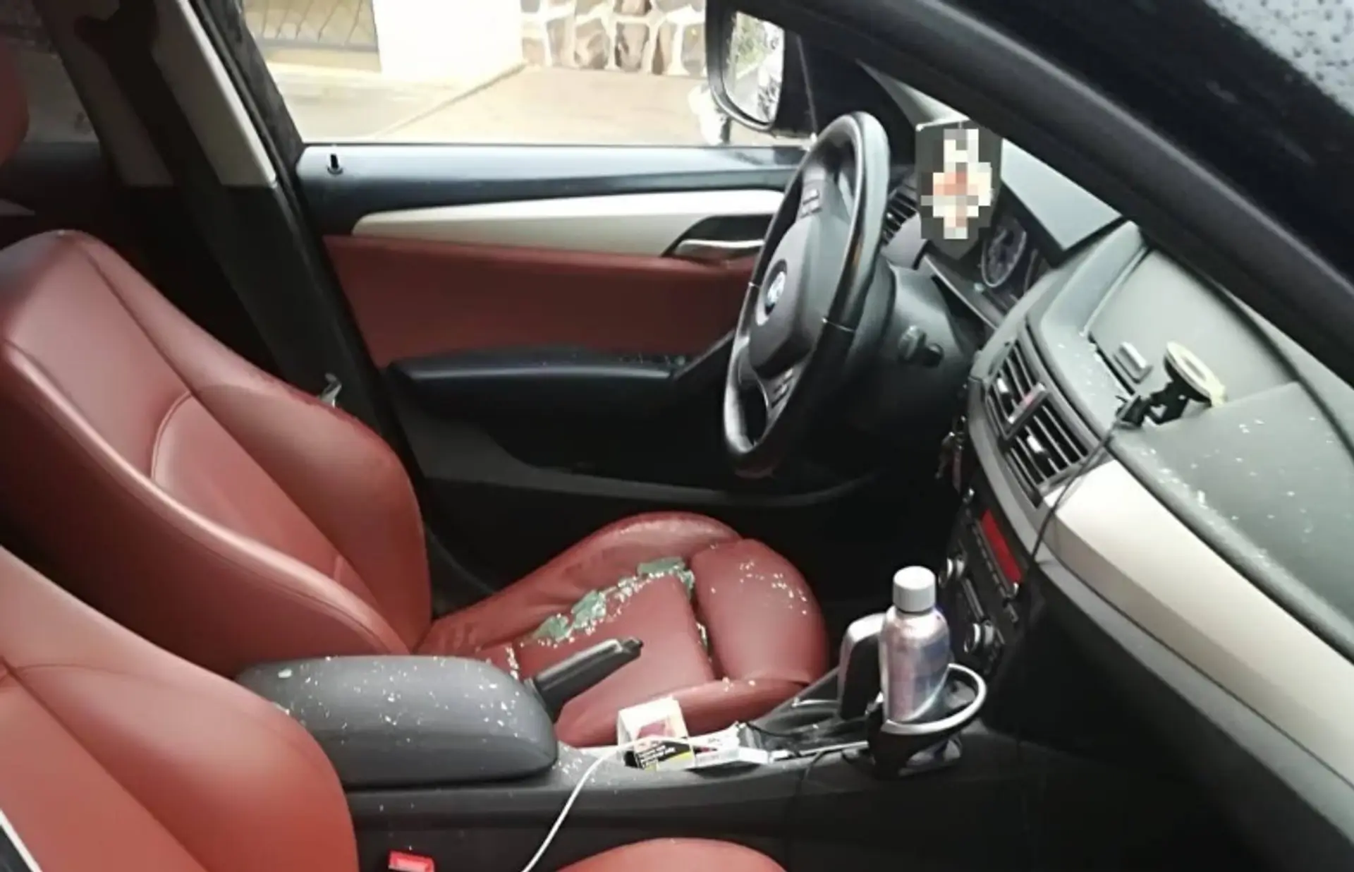 Auto z miesta činu.