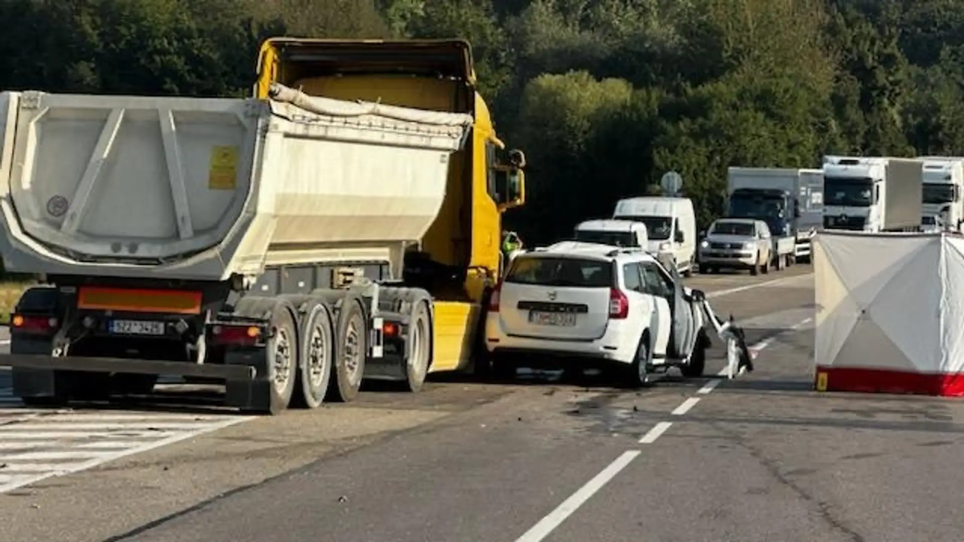 Auto nedalo prednosť nákladiaku.
