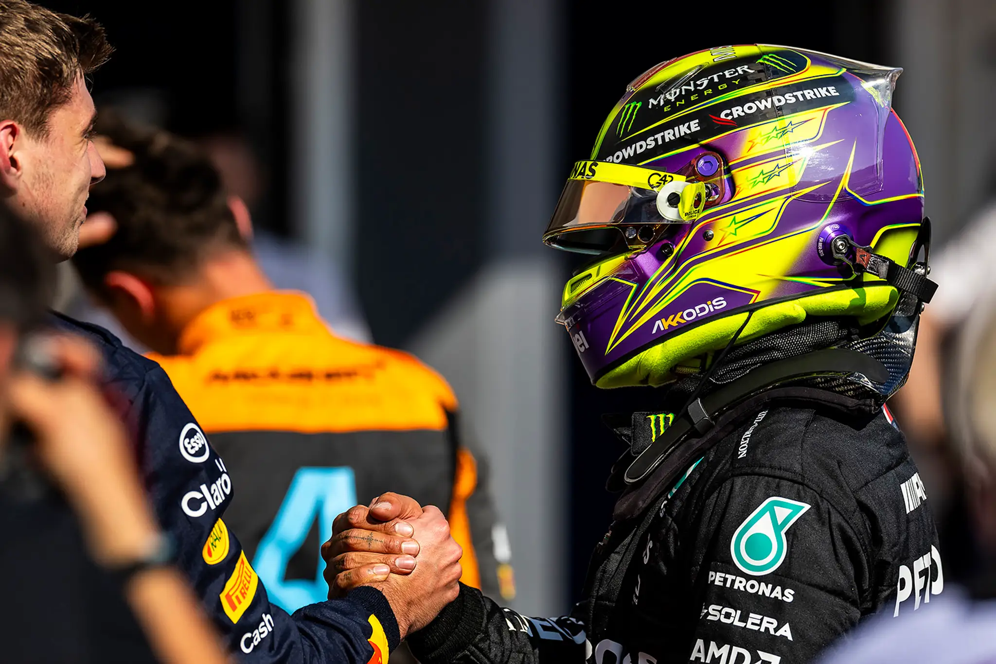 Víťaz sobotnej kvalifikácie Lewis Hamilton.