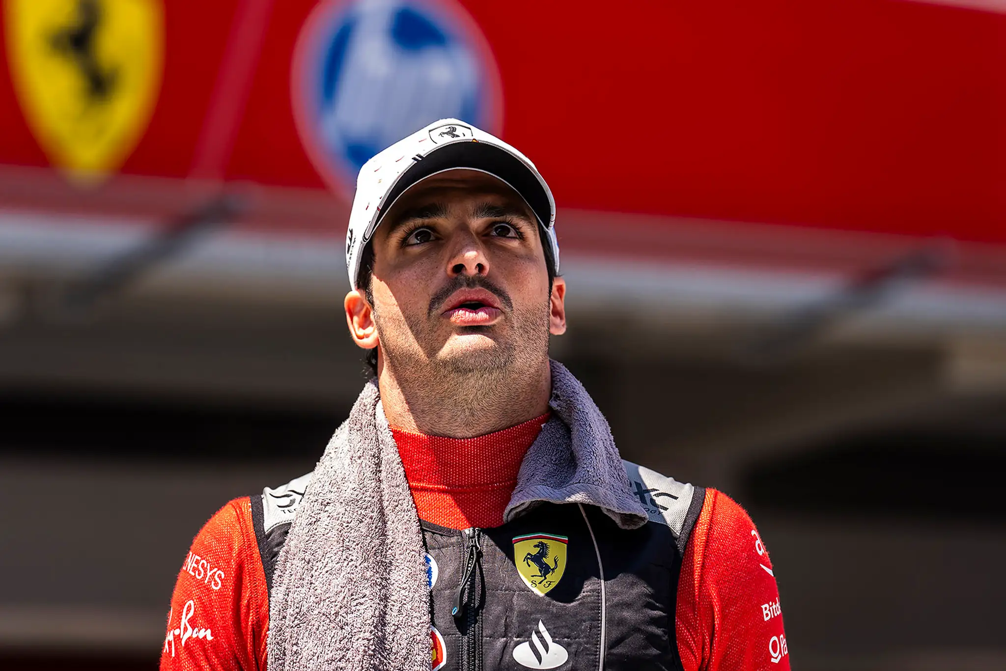 Španiel Carlos Sainz z Ferrari.