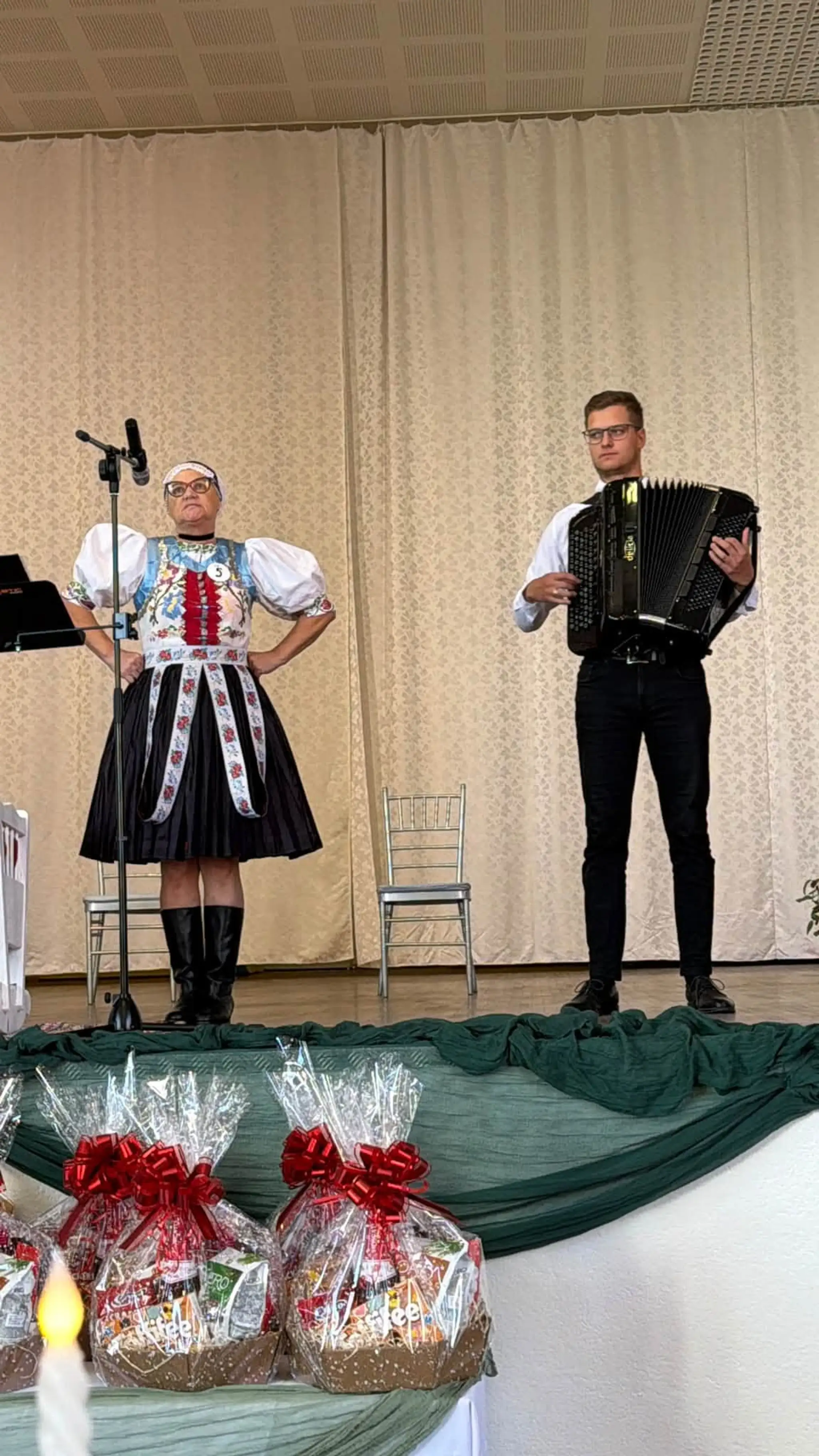 V Jarovniciach súťažilo 11 senioriek o titul Naj babička.