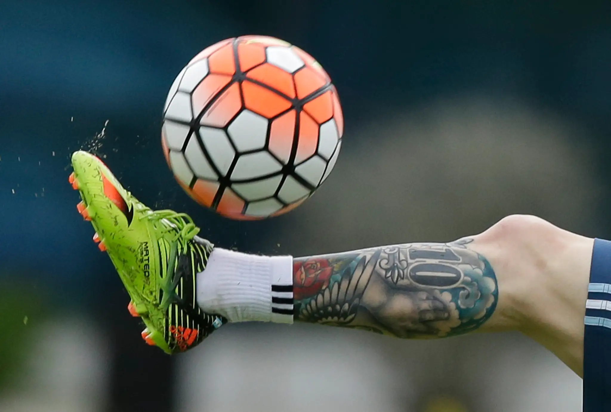 Potetovaná noha argentínskeho útočníka Lionela Messiho.