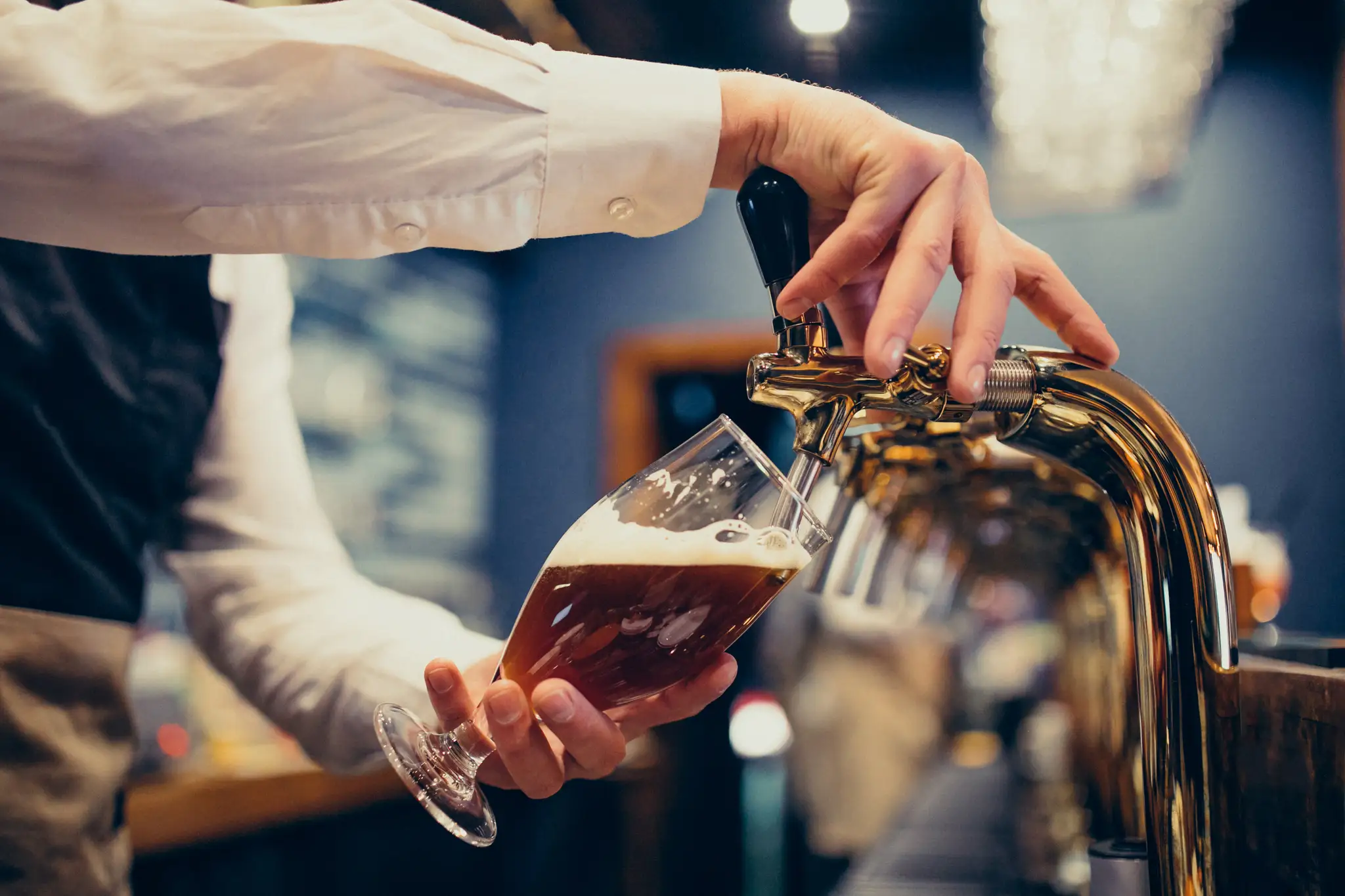 pivo, čapovanie, bar