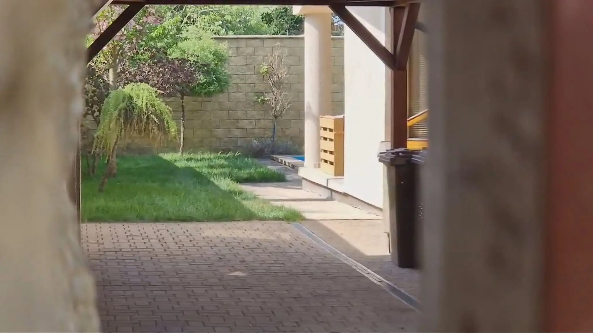 Manželku Ladislava Csémiho mali nájsť v bazéne s rozbitou hlavou