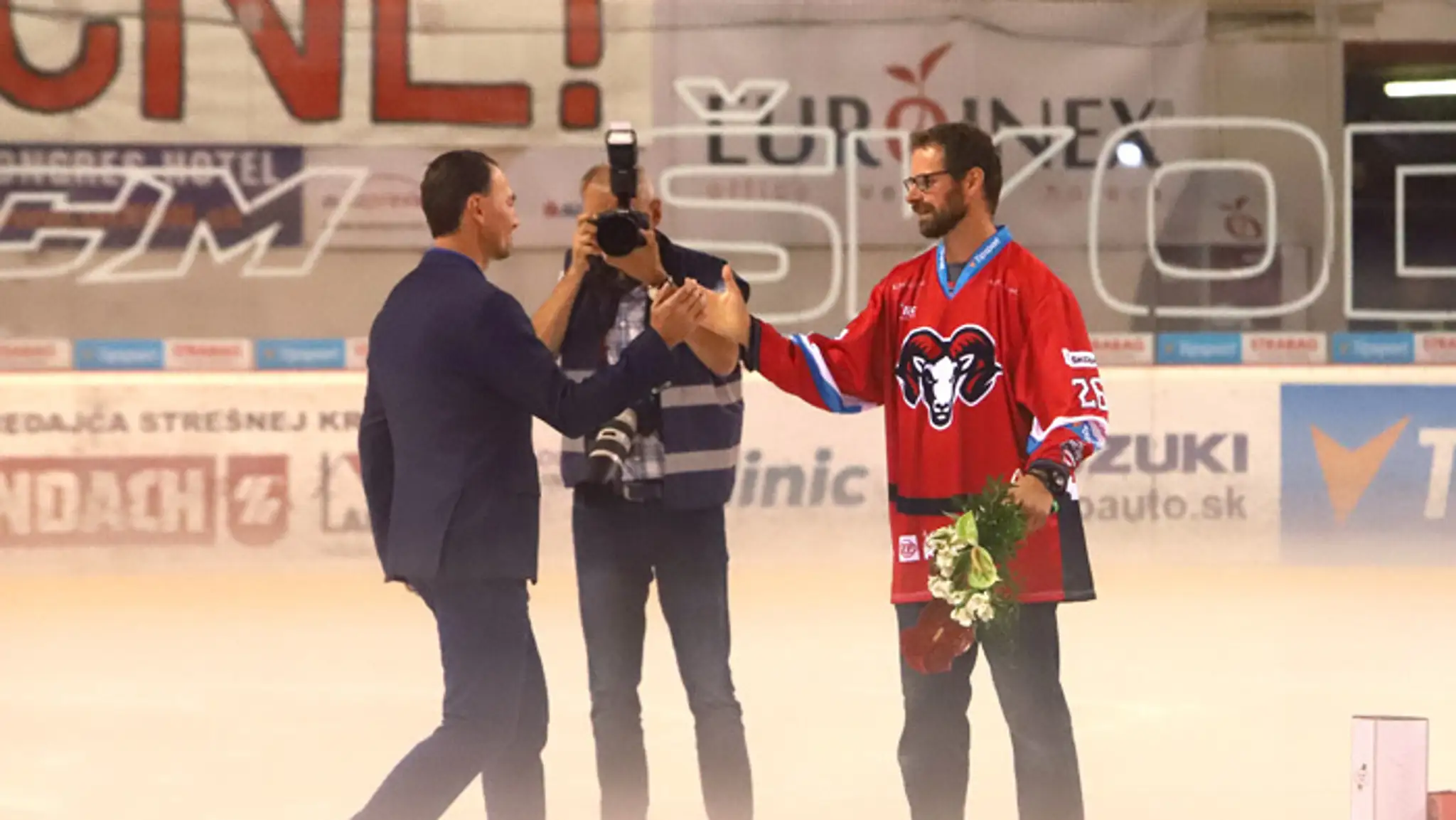 Miroslav Šatan s Michalom Handzušom, ktorý sa rozlúčil s profesionálnou kariérou.