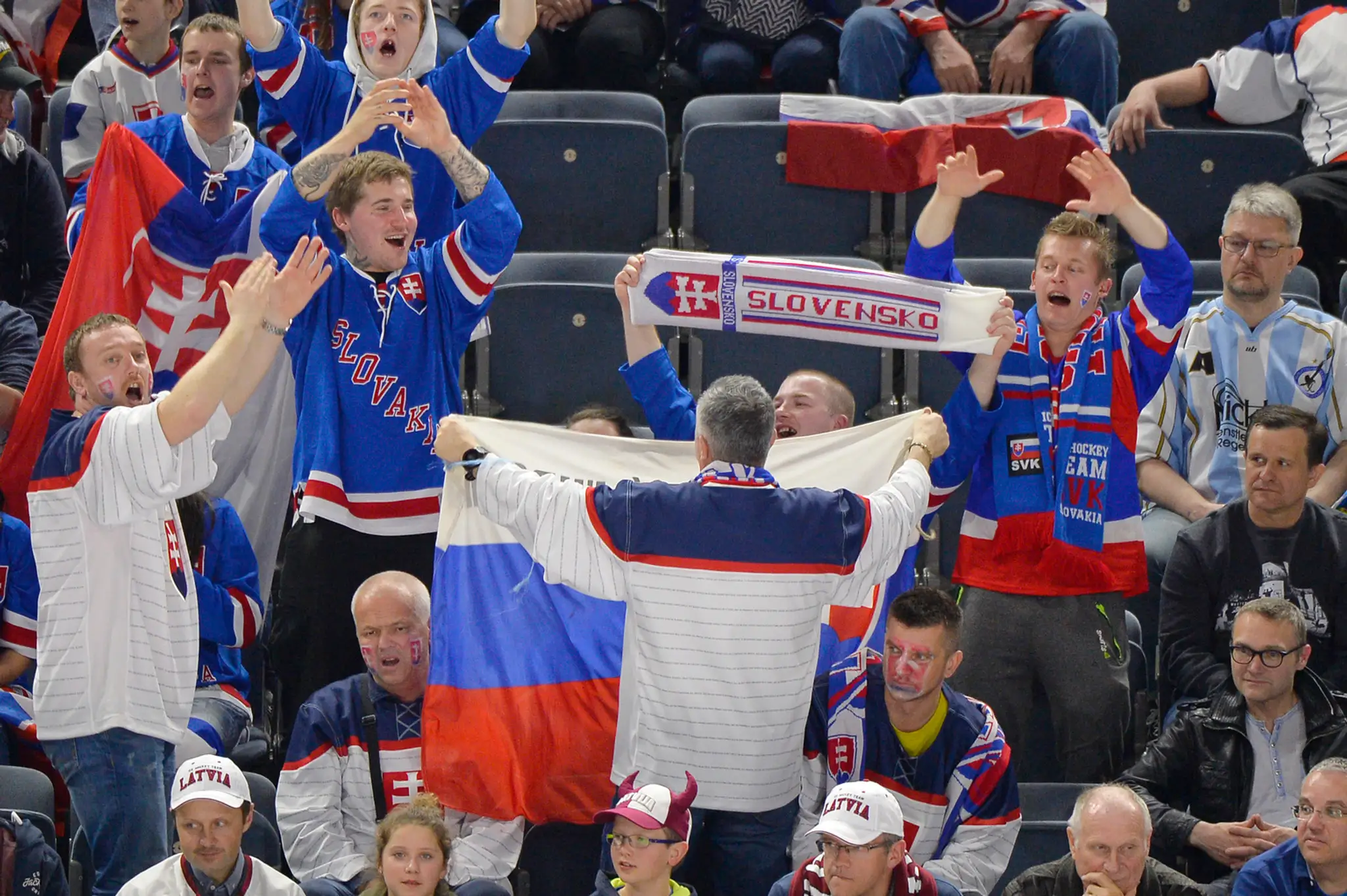 Na snímke slovenskí fanúšikovia počas zápasu A-skupiny Slovensko - Taliansko.