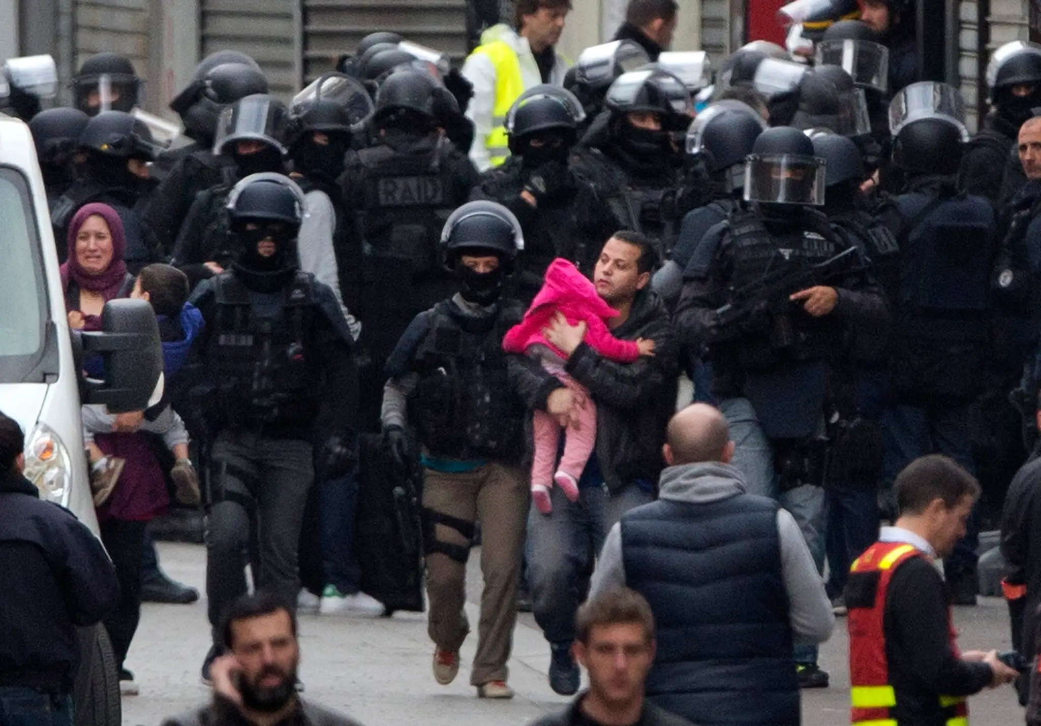 Policajná razia v Saint Denis