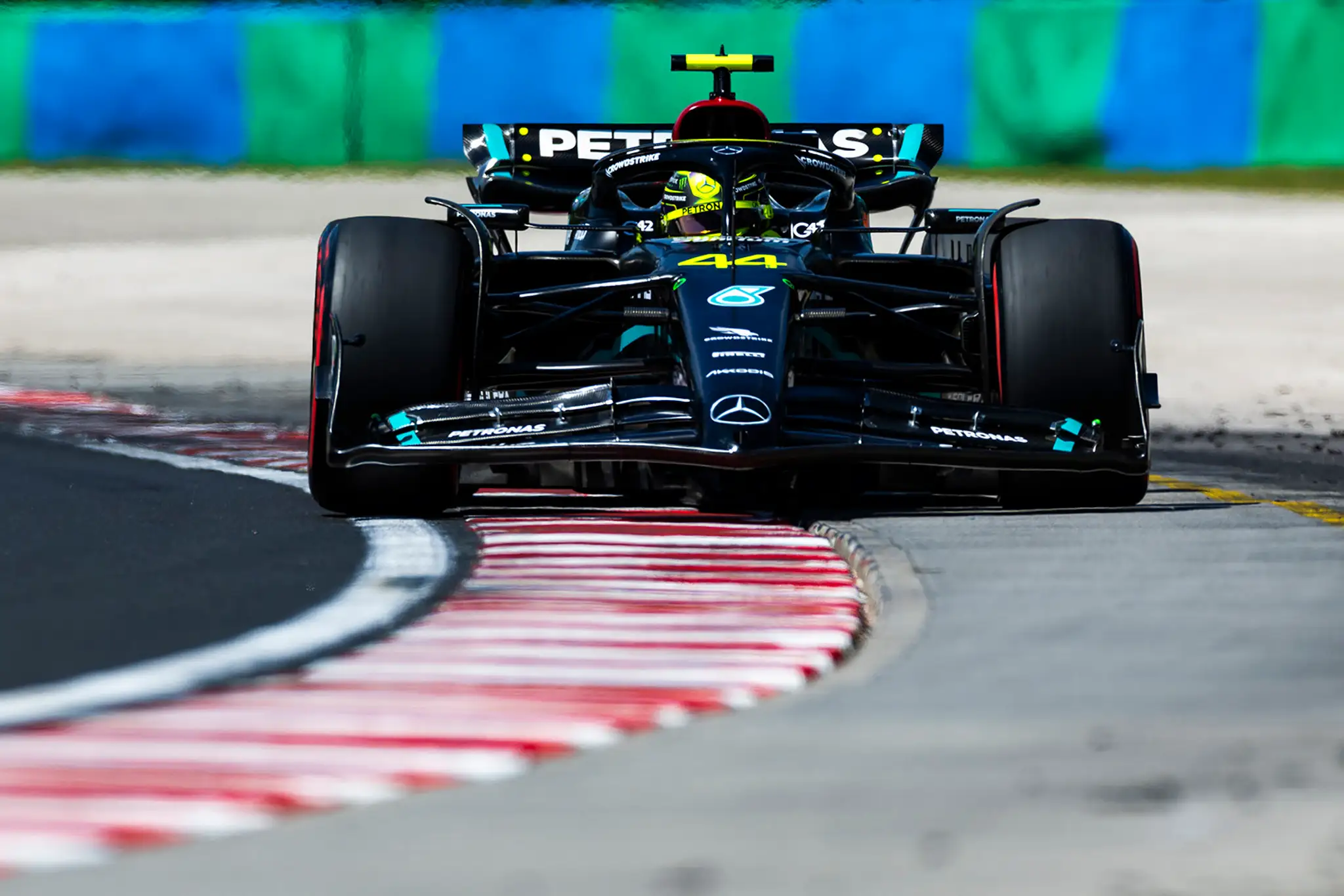 Lewis Hamilton na Mercedese.