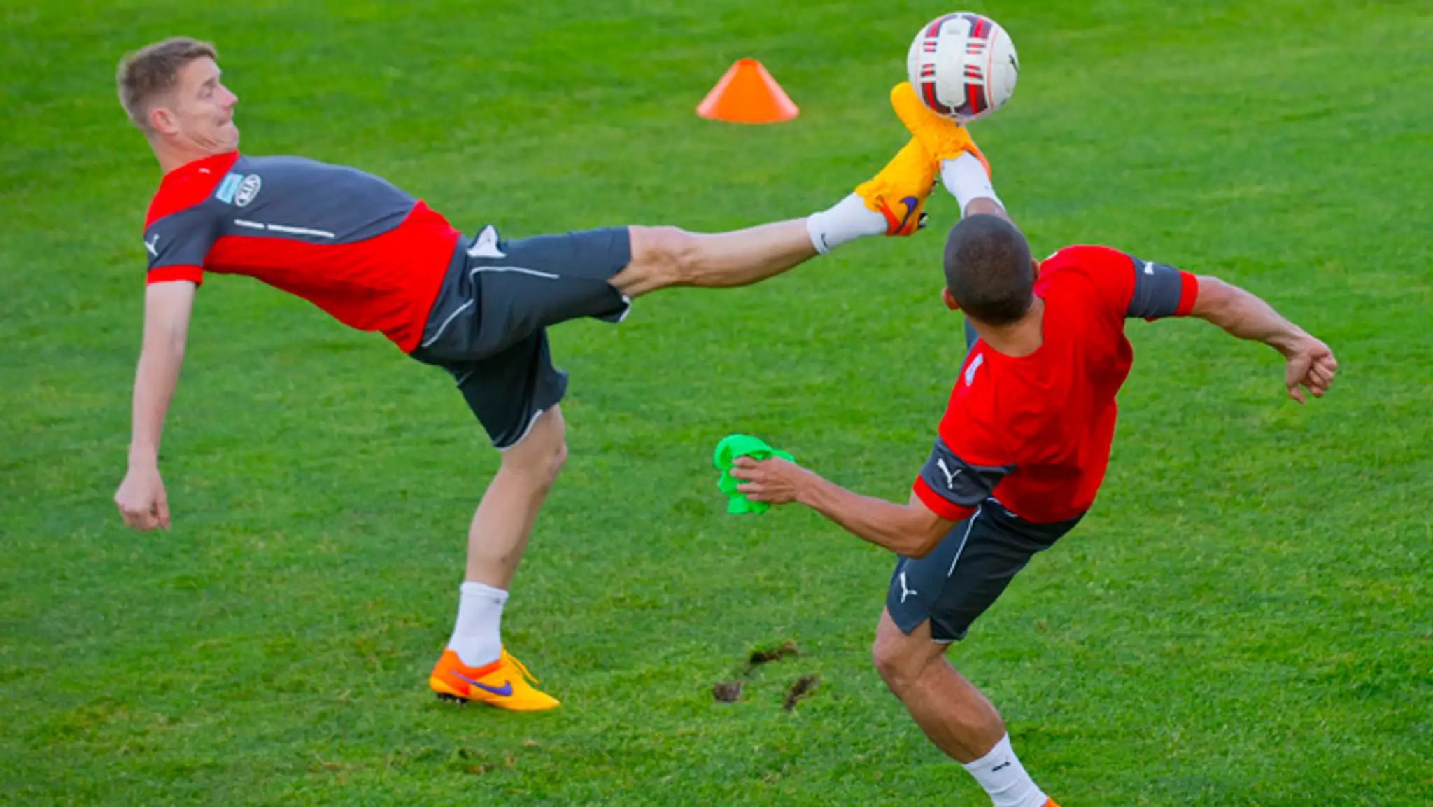 Viktor Pečovský (vpravo) a Tomáš Hubočan na tréningu pred Macedónskom.