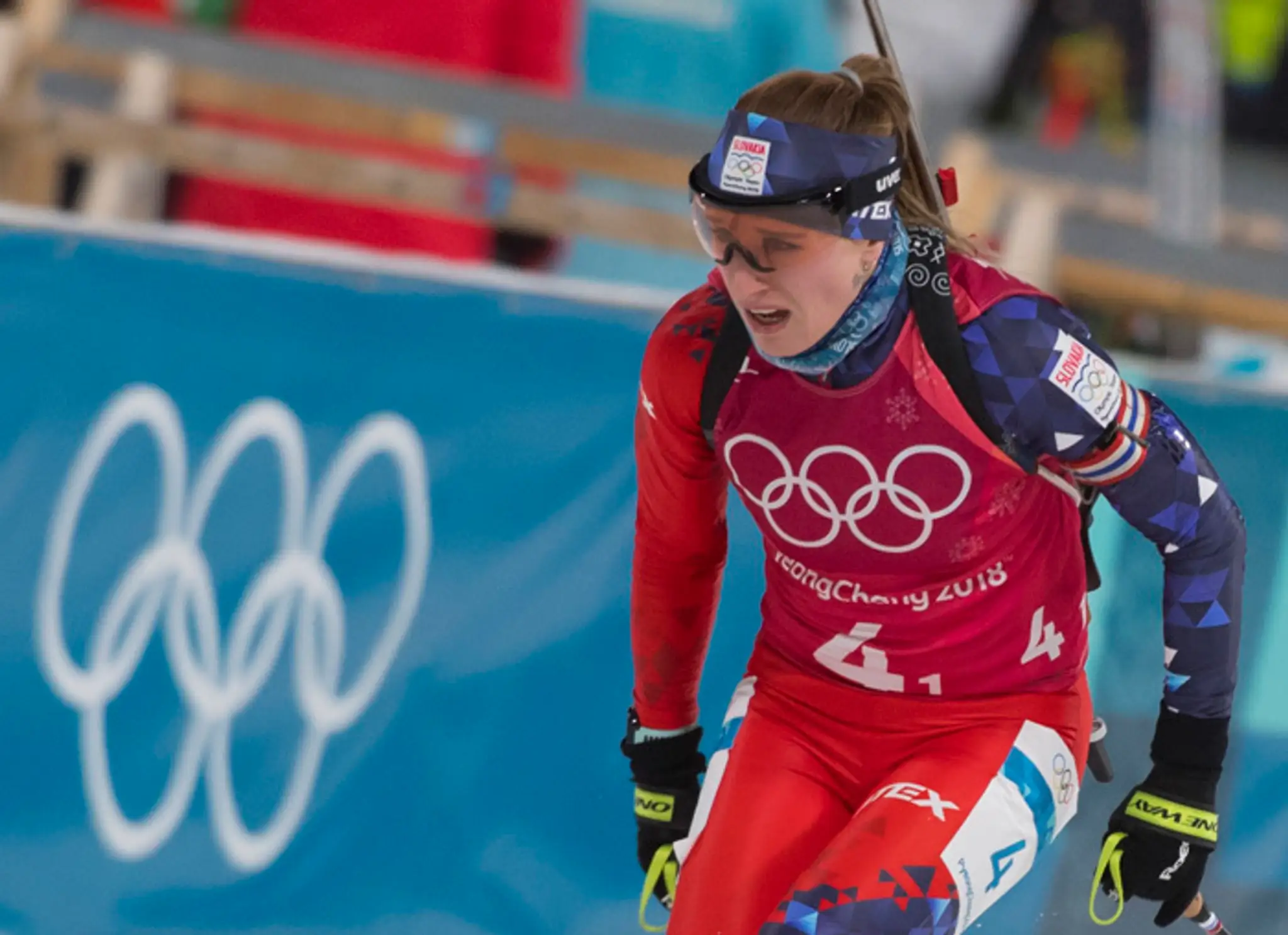 Nešťastná Paulína Fialková v mix štafete na ZOH, ktorú Slovensko nedokončilo.