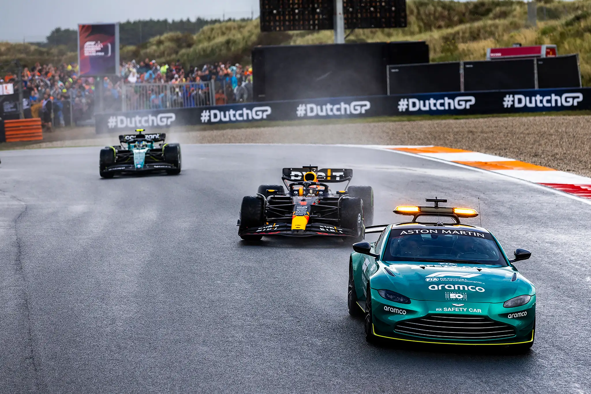 Na trati v Holandsku bolo aj Safety Car.