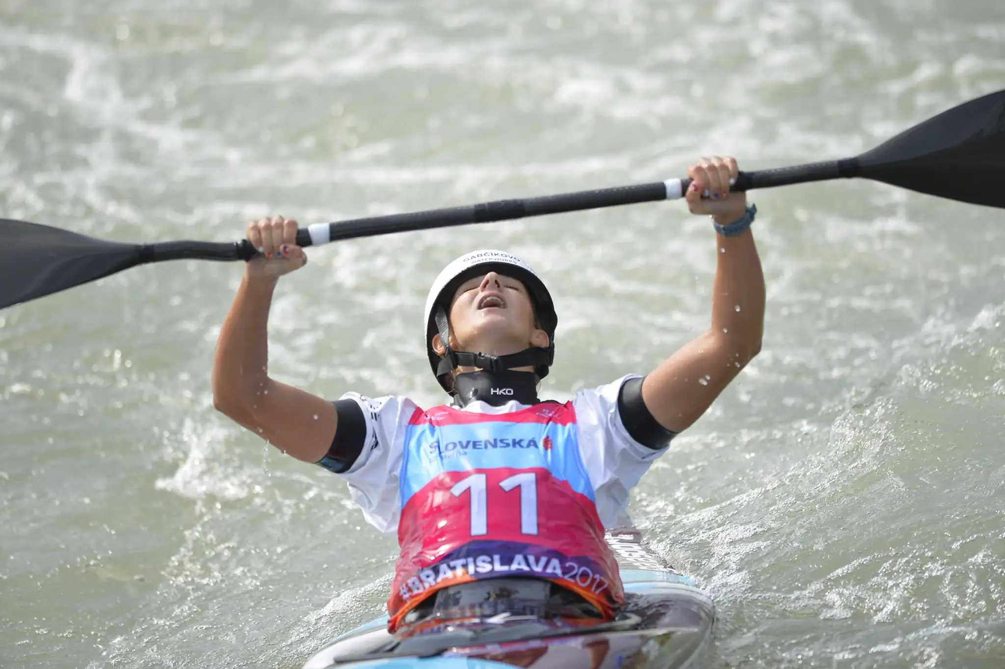 Eliška Mintálová sa teší v cieli v kategórii K1 junioriek MS juniorov do 23 rokov.