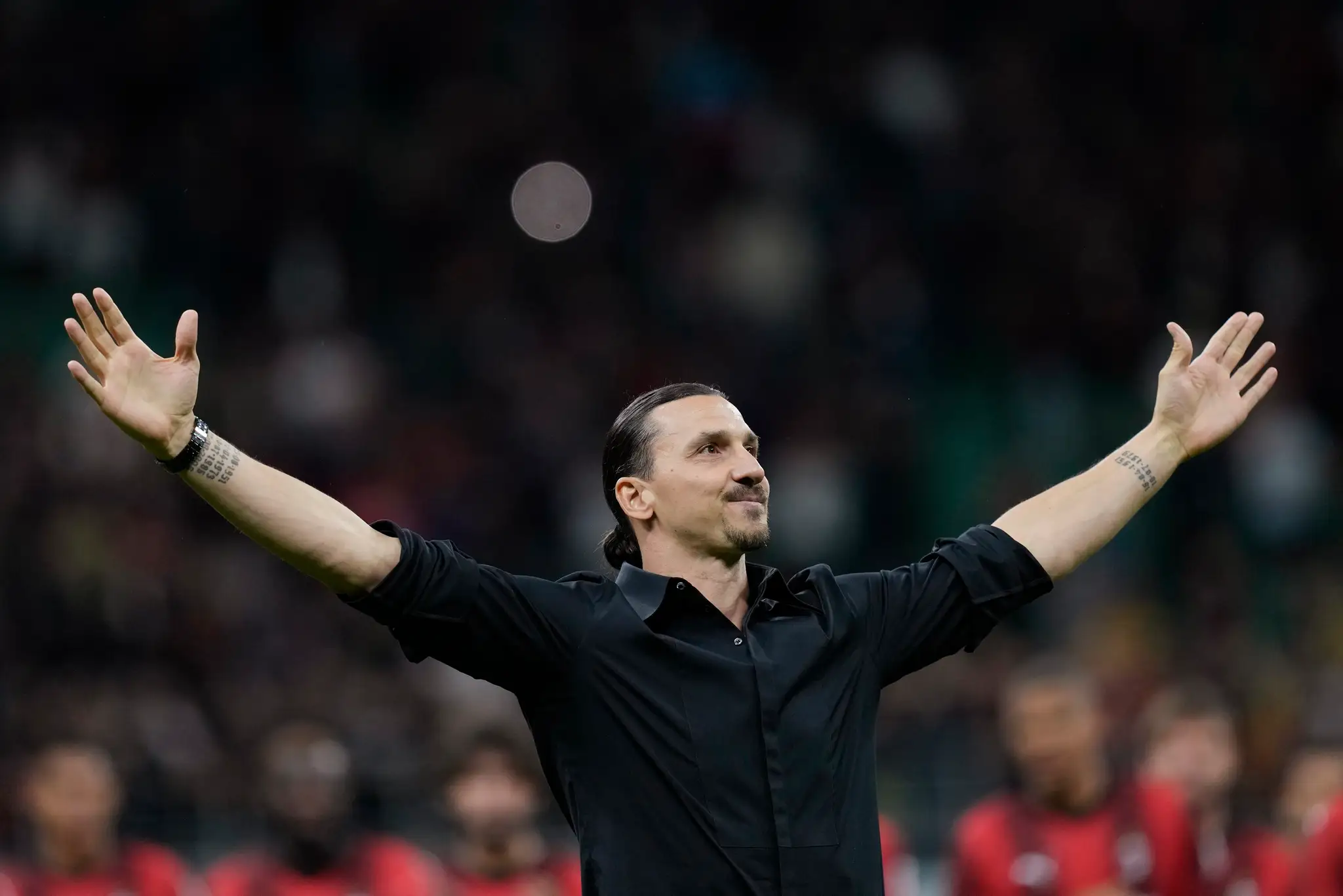 Zlatan Ibrahimovič sa lúči s fanúšikmi.