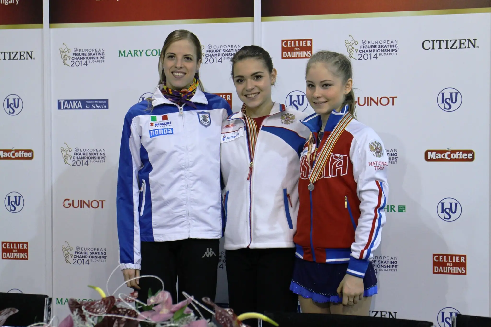 Zľava: Carolina Kostnerová (ITA), Adelina Sotnikova (RUS), Julia Lipnitskaia (RUS)