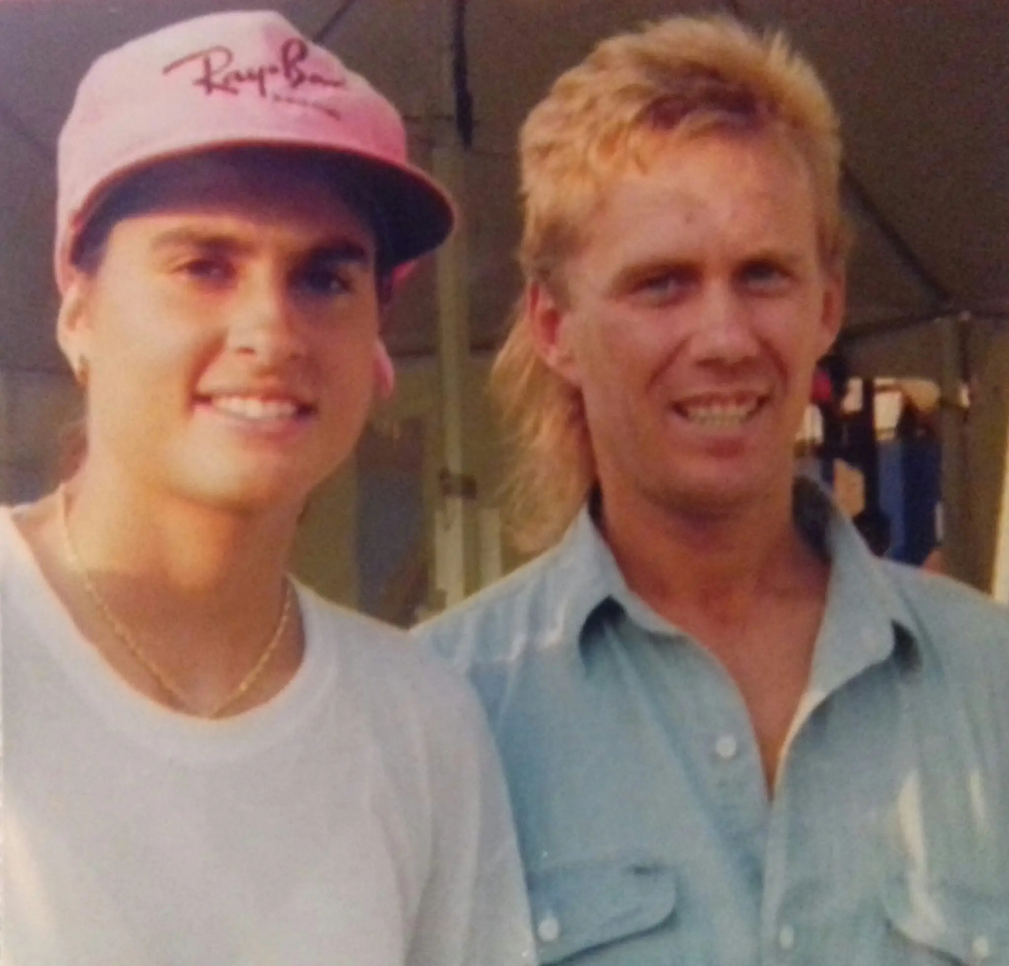 Tenisová superstar a úspešná modelka Gabriela Sabatini z Argentíny je považovaná za najkrajšiu tenistku všetkých čias. Joe Borbély ju považuje za dobrú kamarátku dodnes. Zoznámili sa n New Yorku na US Open.