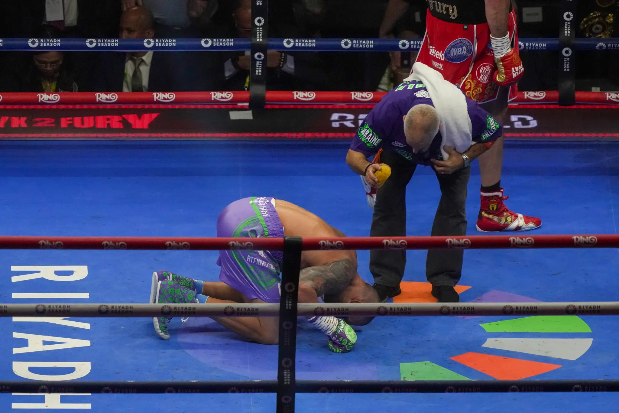 Oleksandr Usyk reaguje po triumfe nad Tysonom Furym.