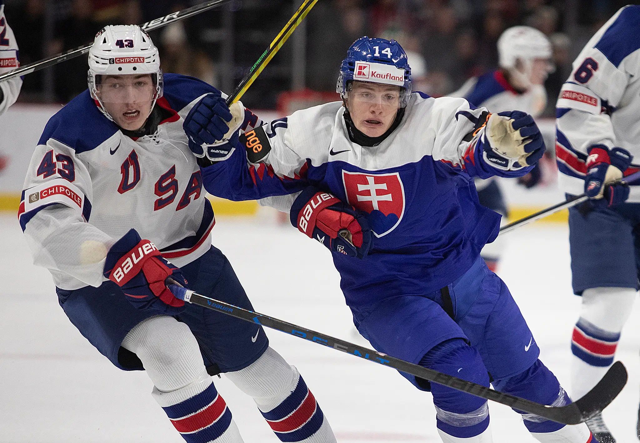 Zo zápasu Slovensko - USA na juniorských majstrovstvách sveta.