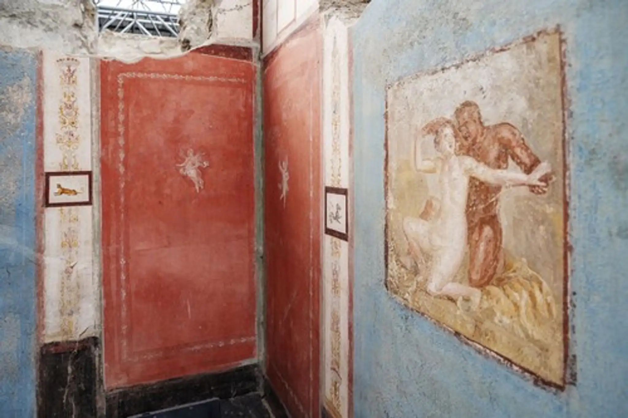 Archeológovia v Pompejach objavili malý domček s erotickými freskami.