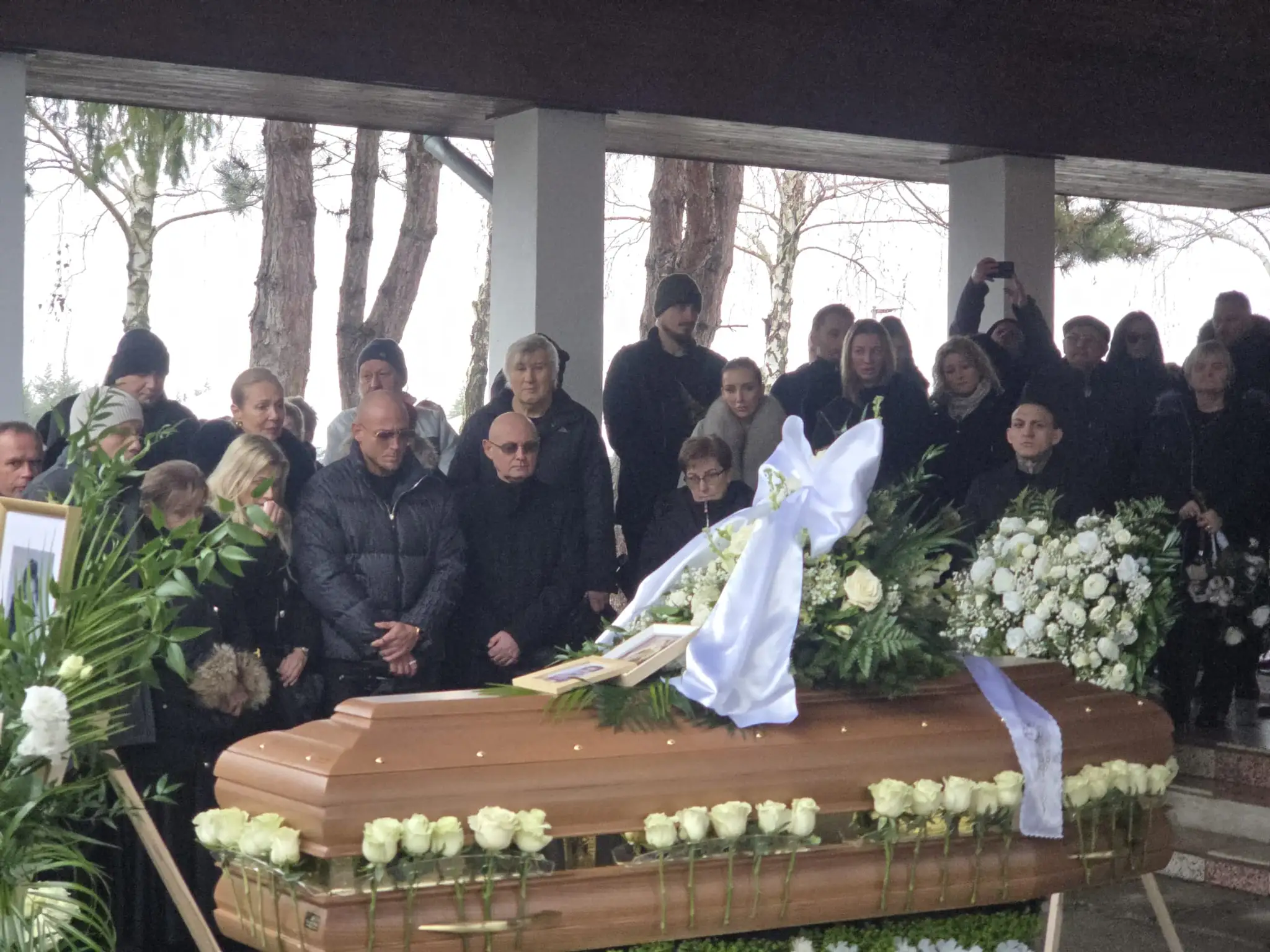 Smútiaci vrátane snúbenca Roderika Dobosiho a tiež bývalého partnera Gábora Borárosa.