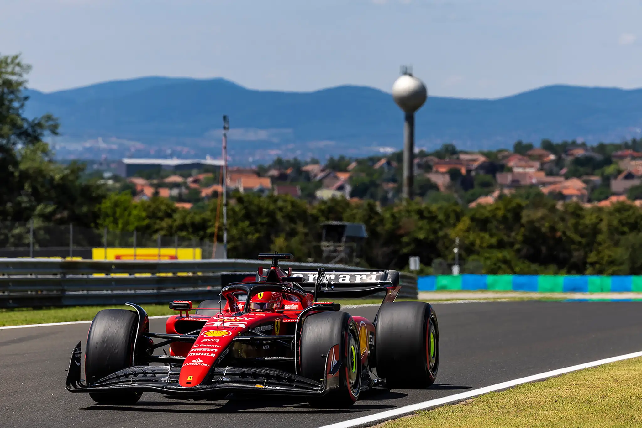Pilot Ferrari Charles Leclerc.