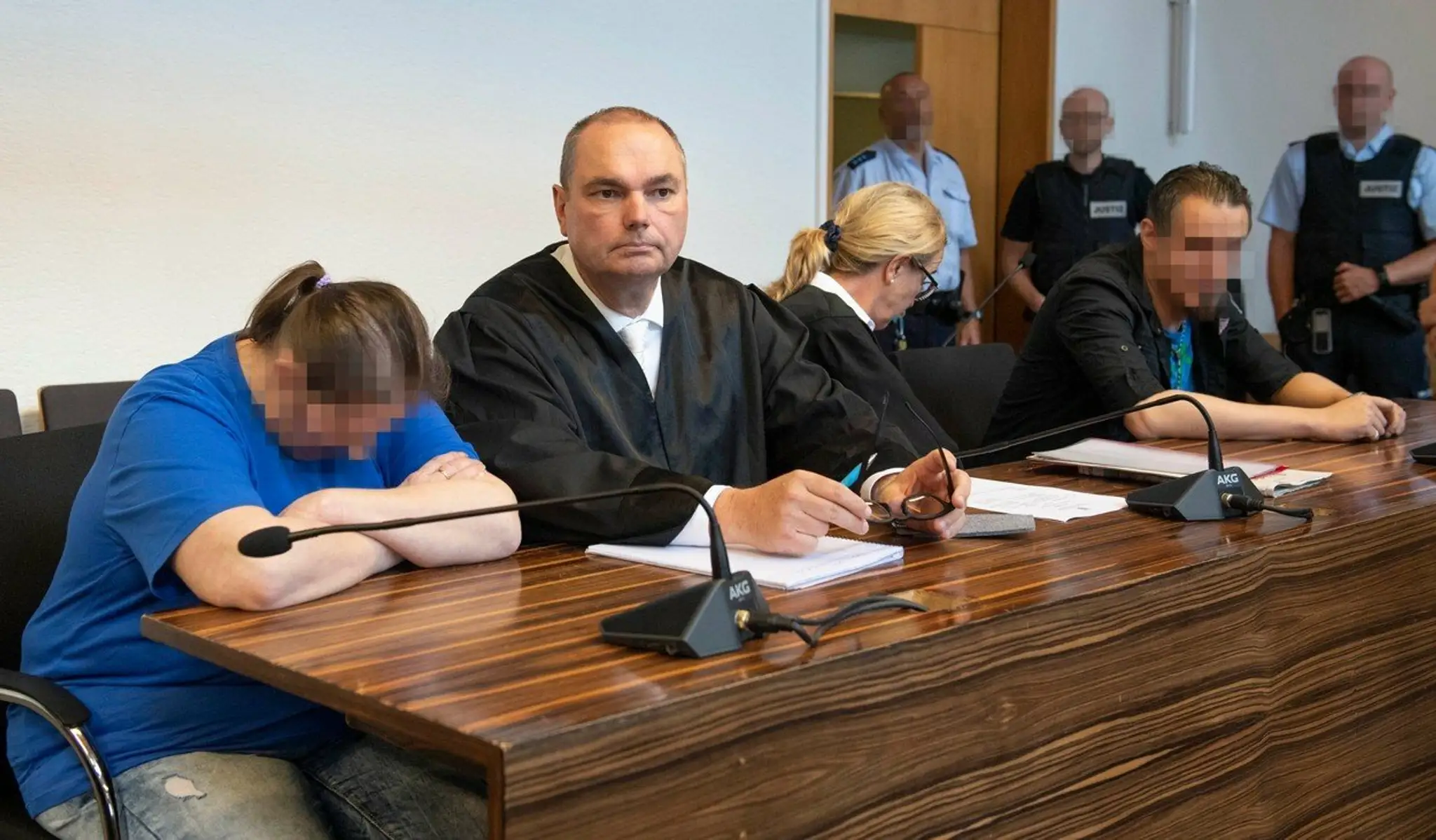 Partnerov z Nemecka odsúdili za predaj syna pedofilom na darknete