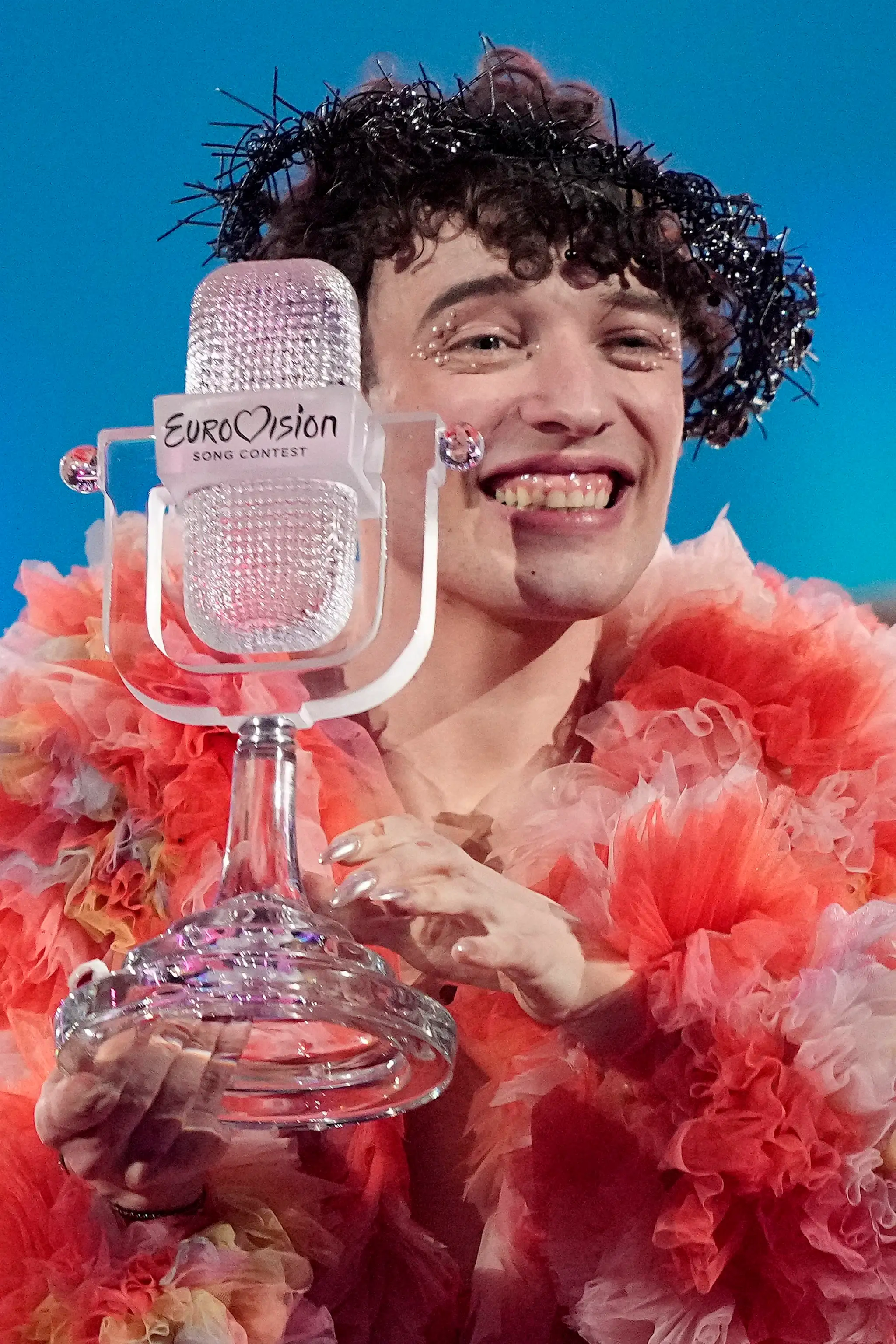 Víťaz Eurovízie švajčiarsky rapper Nemo.