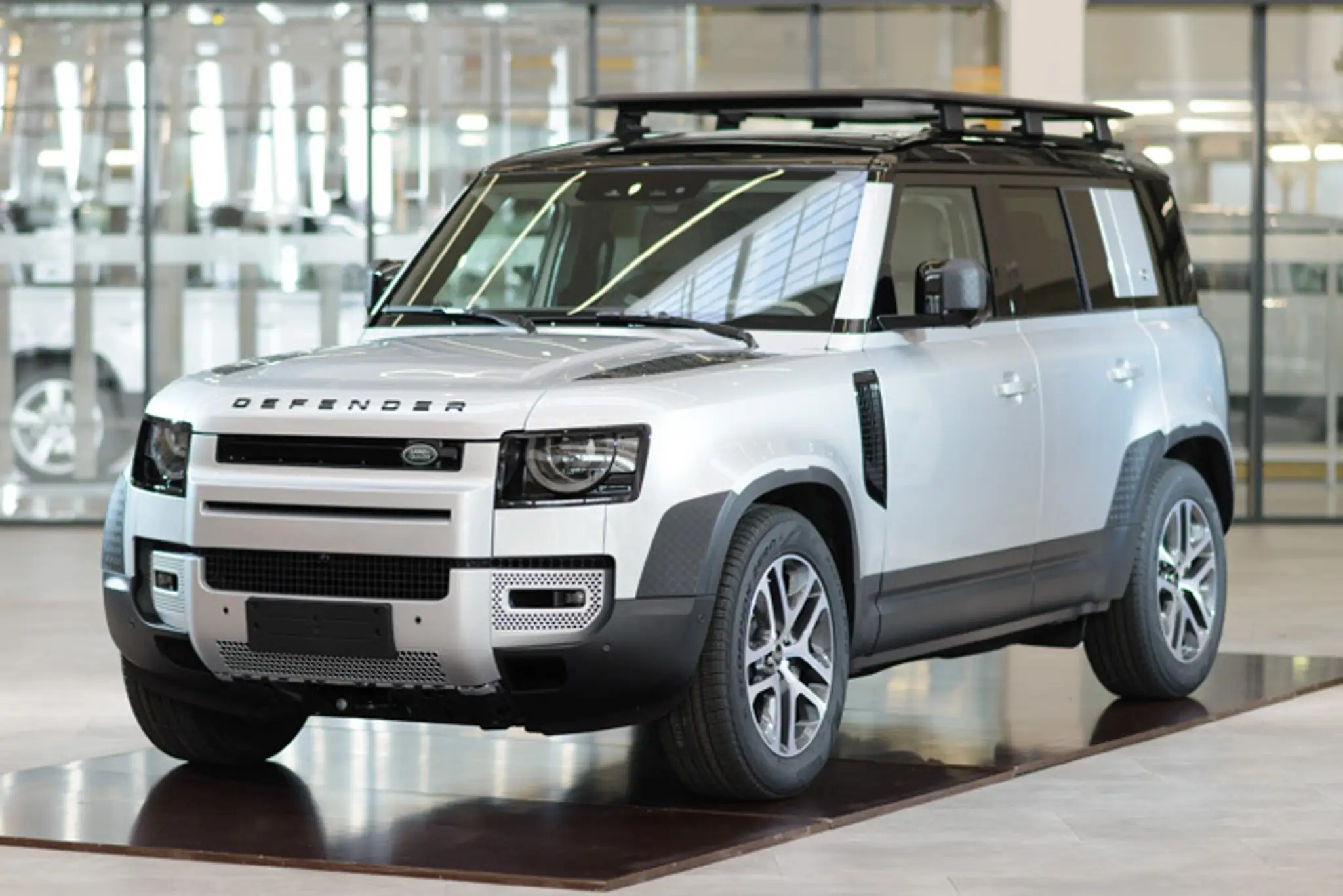 Nový Land Rover Defender z nitrianskeho závodu Jaguar Land Rover.