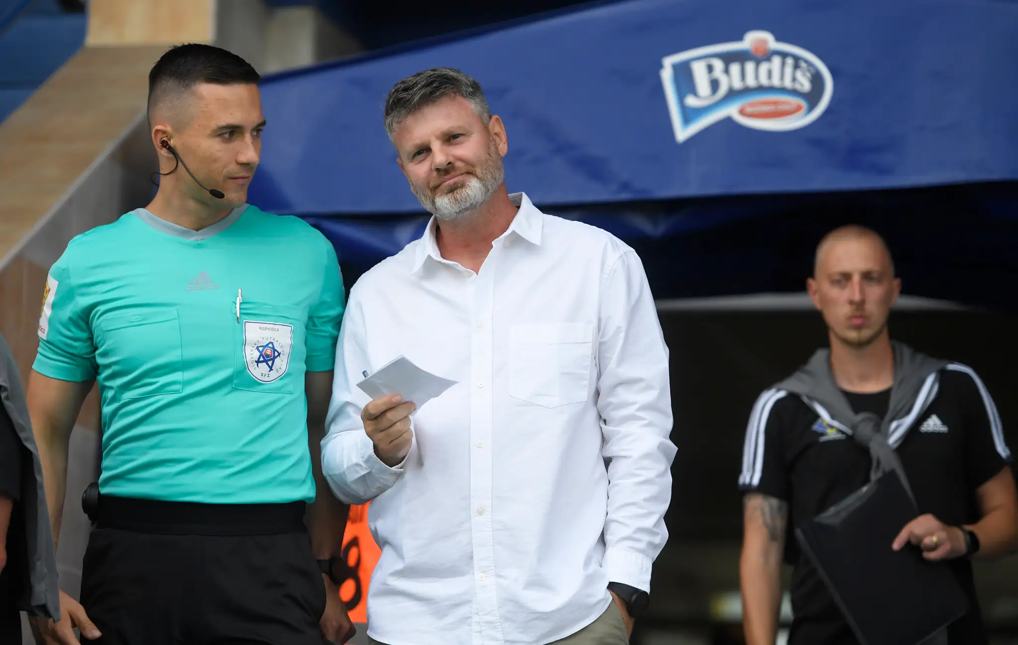 Na snímke uprostred hlavný tréner MFK Zemplín Michalovce Marek Petruš.