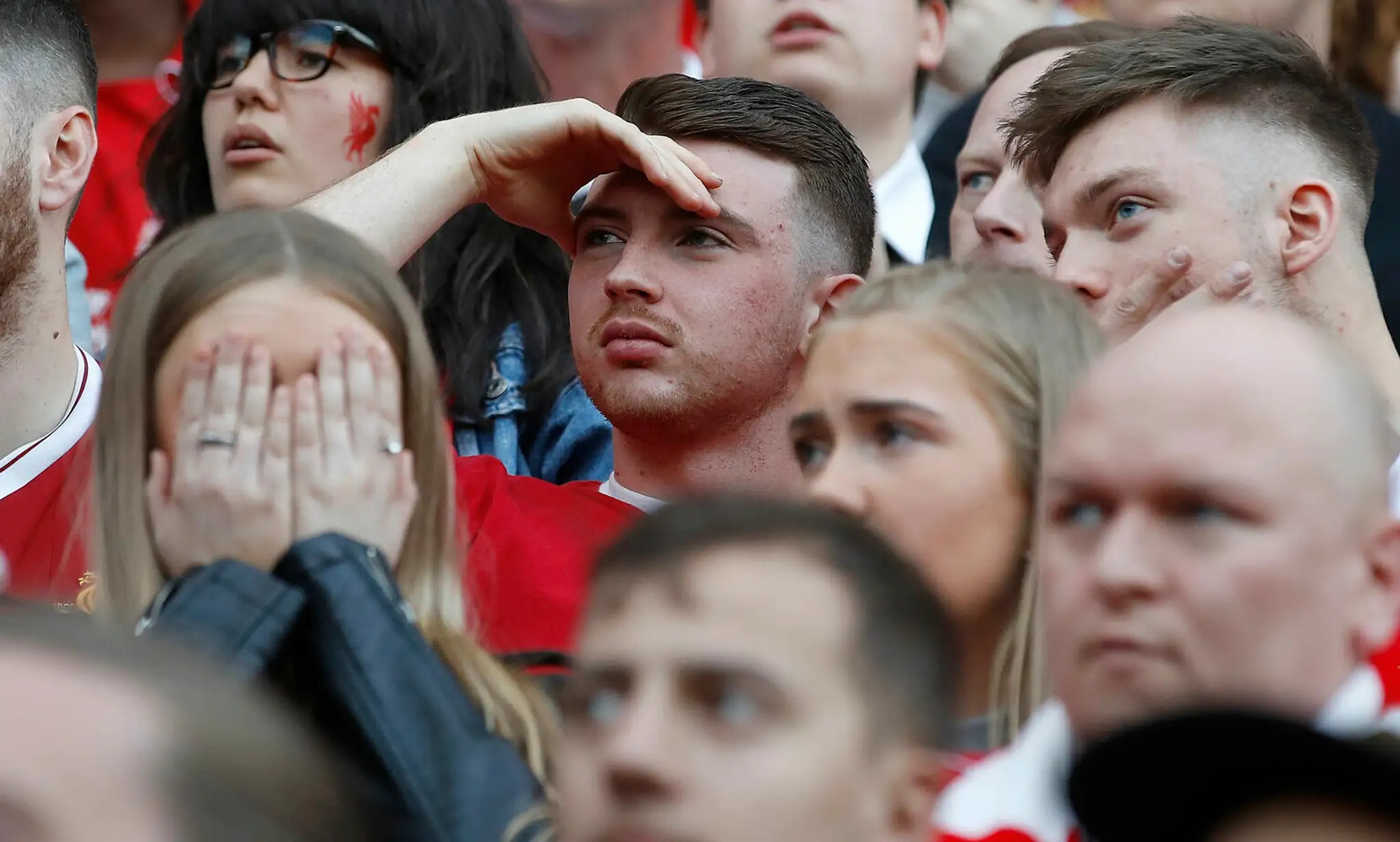 Tváre liverpoolskych fanúšikov po Salahovom zranení.
