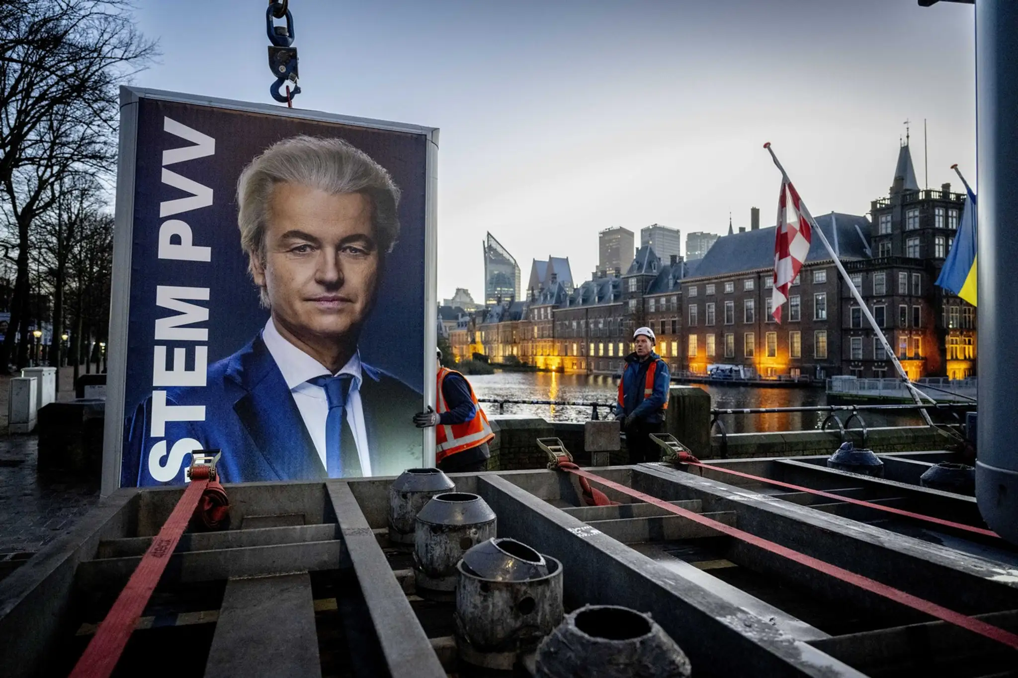 Geert Wilders na plagáte počas predvolebnej kampane.