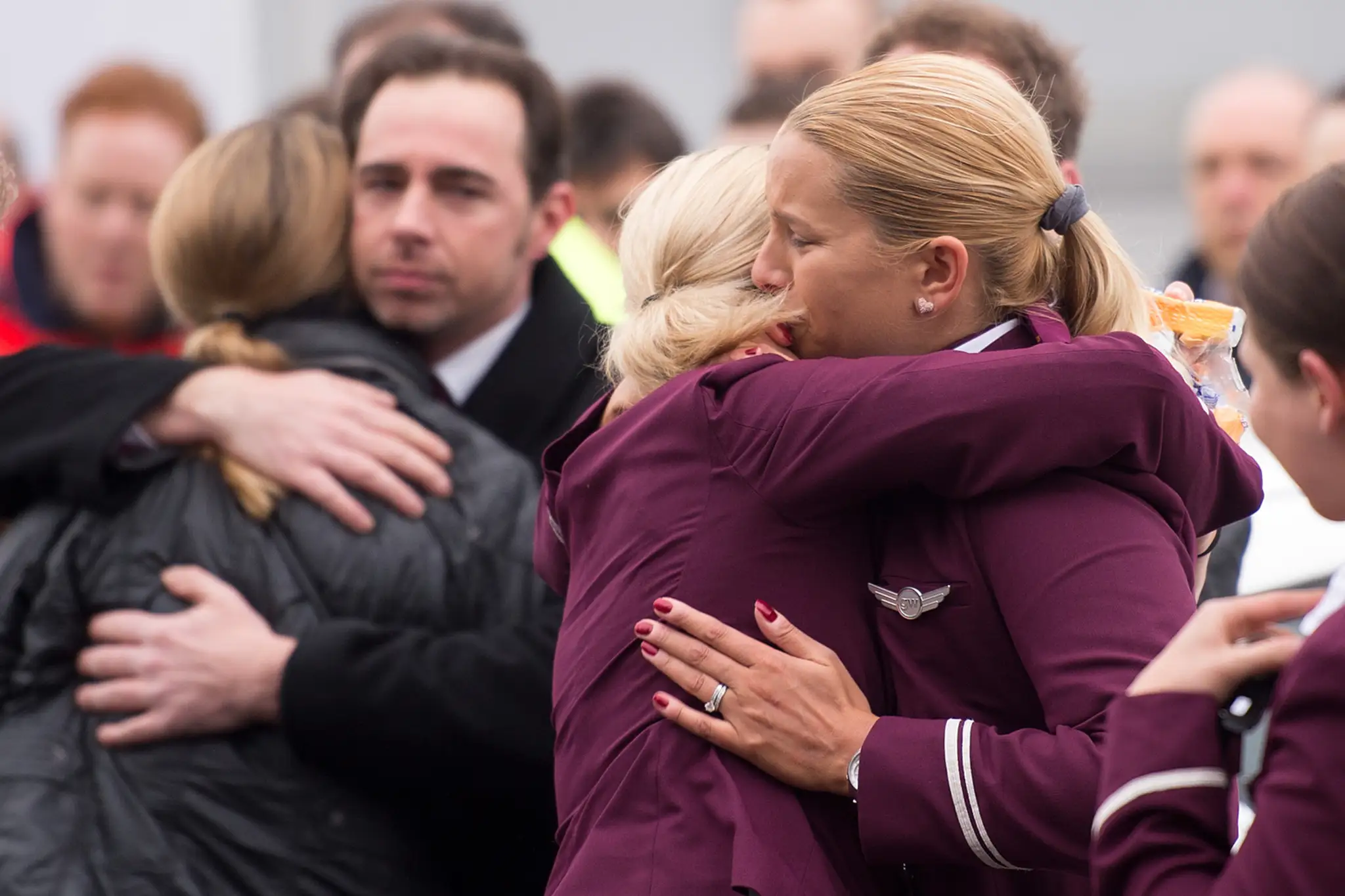 Zamestnanci spoločnosti Germanwings v smútku.