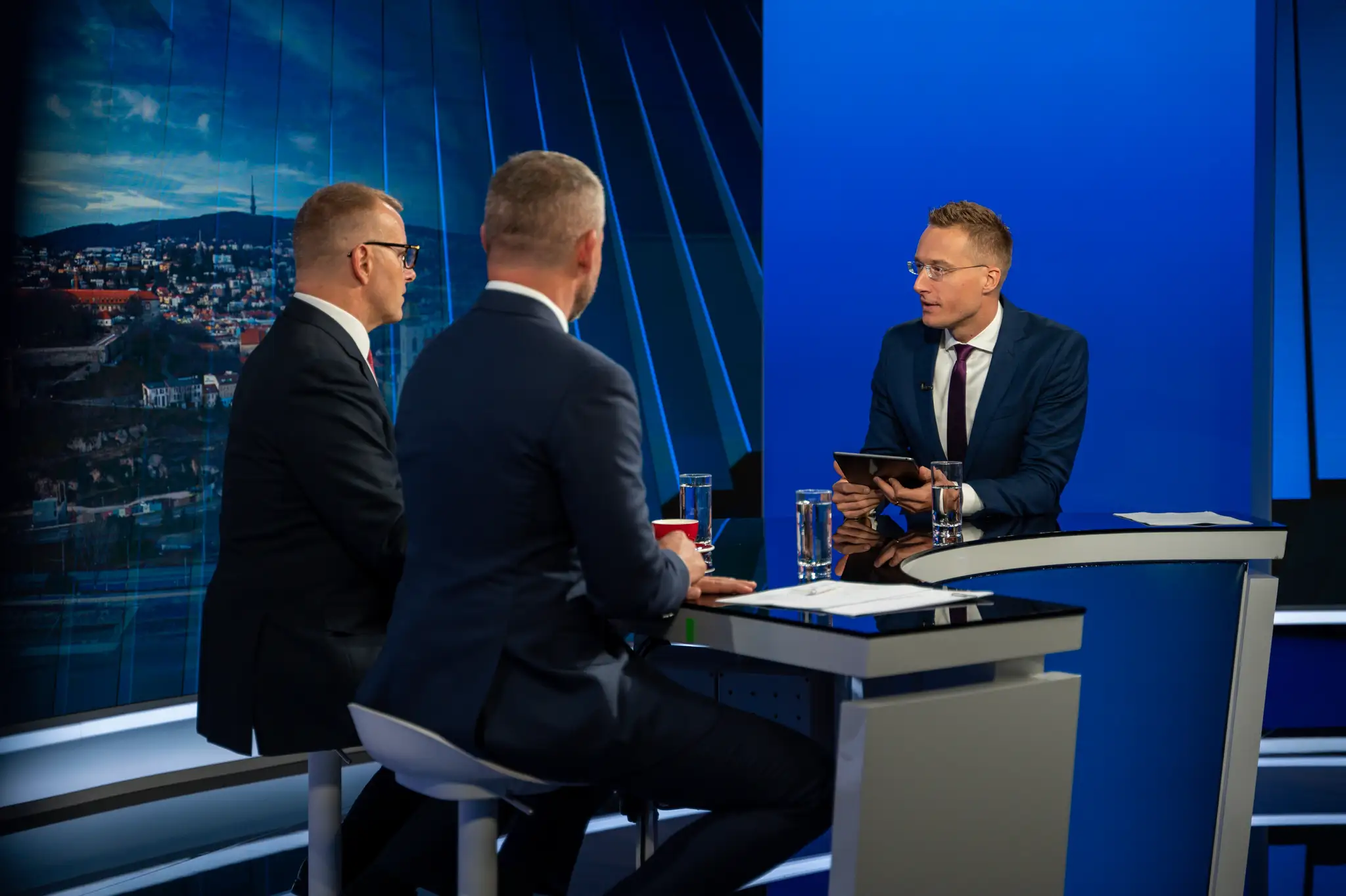 Hosťami prvého Na telo po letnej prestávke boli Peter Pellegrini (Hlas) a Boris Kollár (Sme rodina)