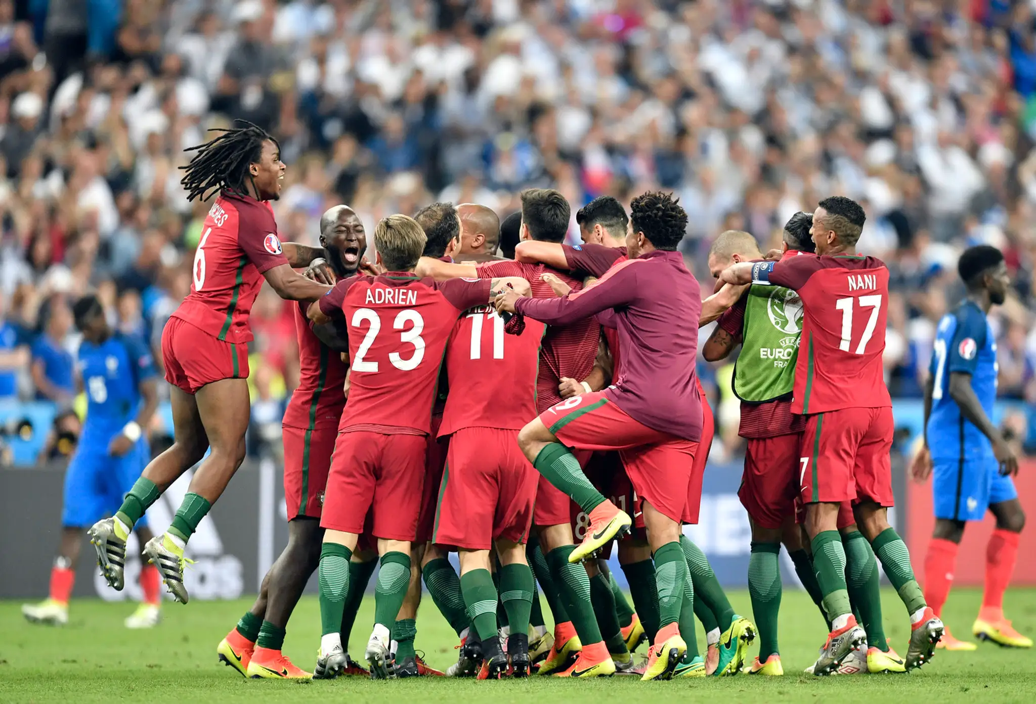 Nefalšovaná radosť Portugalska po triumfe nad Francúzskom vo finále ME.