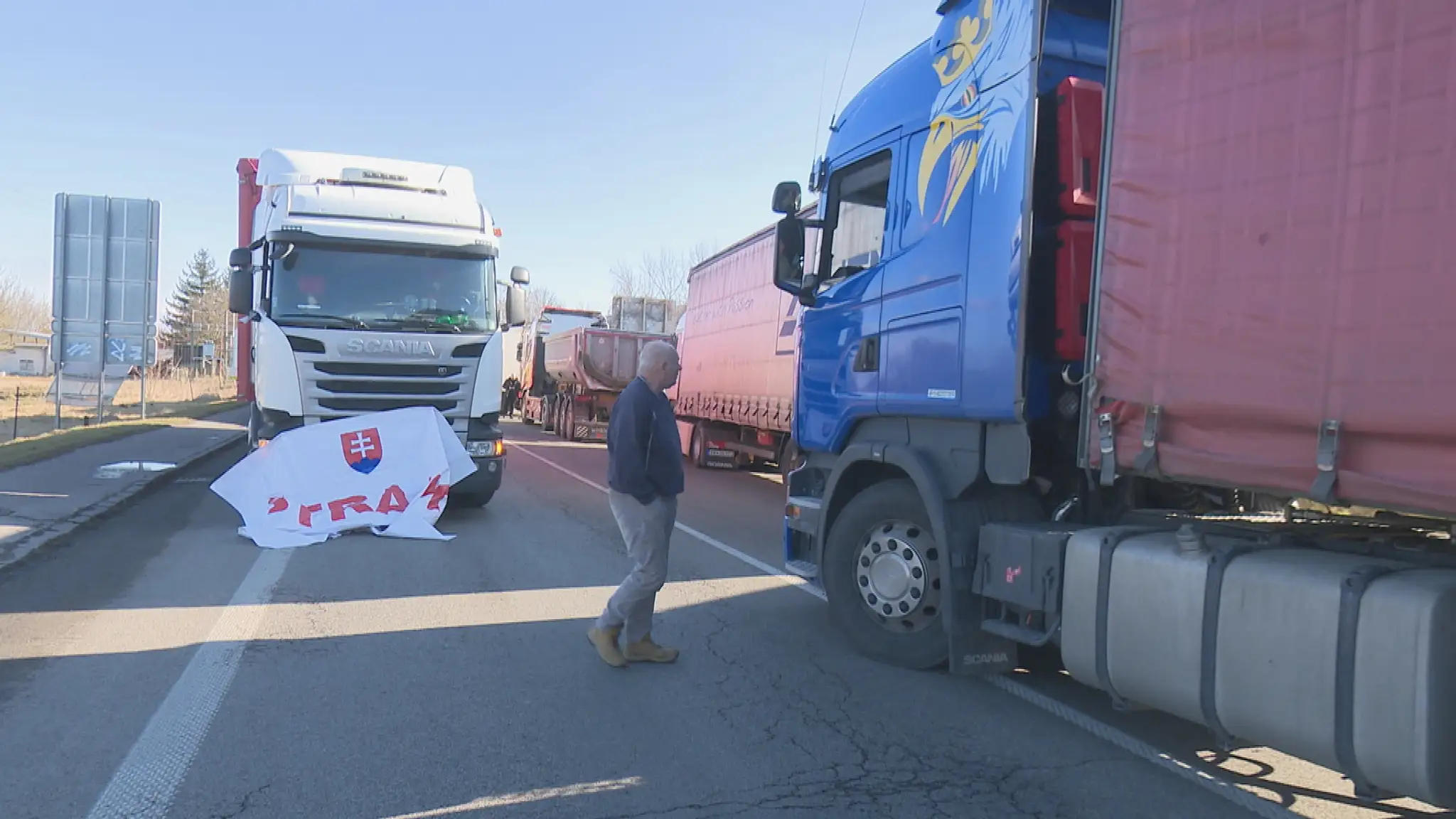 Protestujúci autodopravcovia pritvrdili, blokovať chcú už päť hraničných priechodov