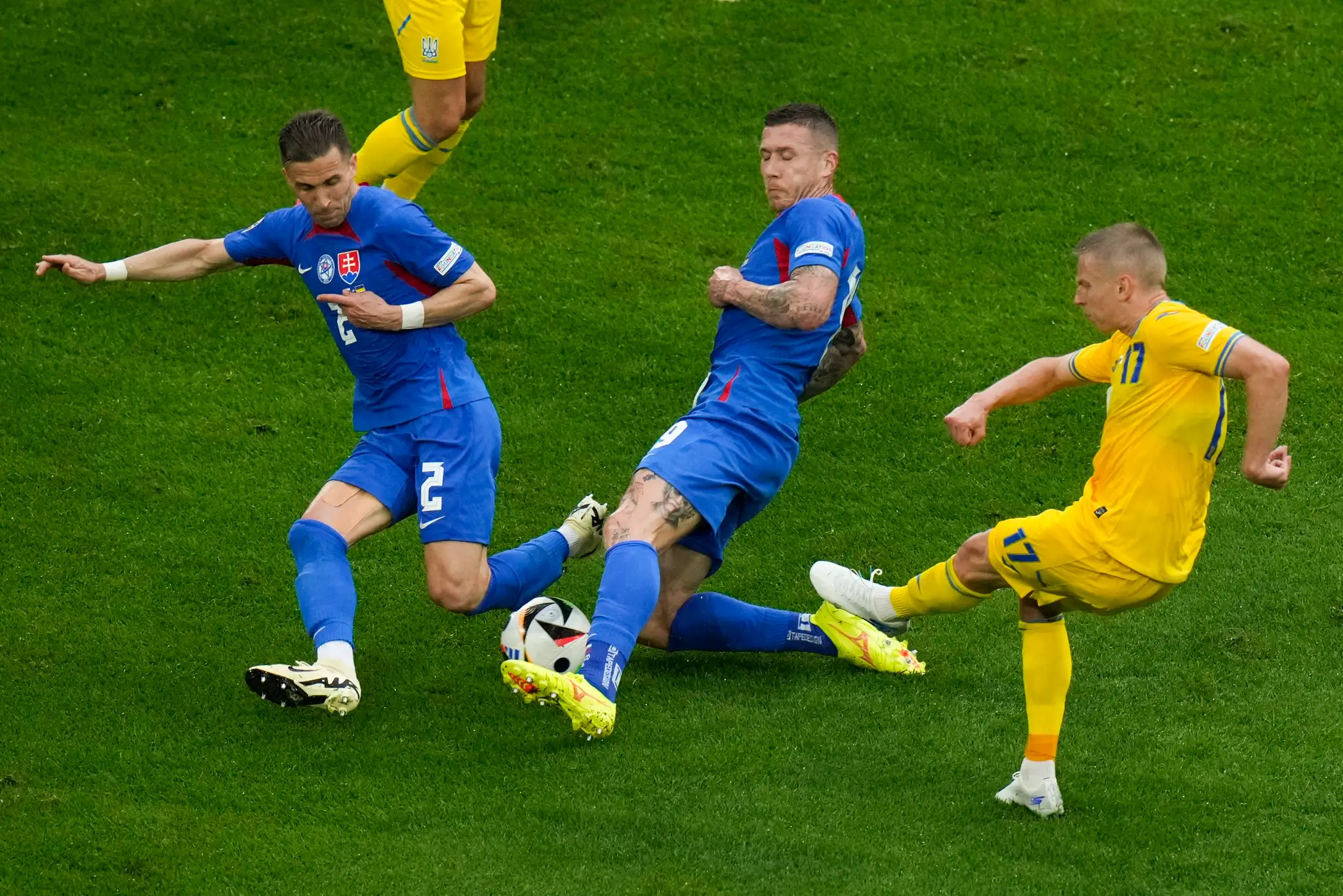 Slováci bránia v zápase proti Ukrajine