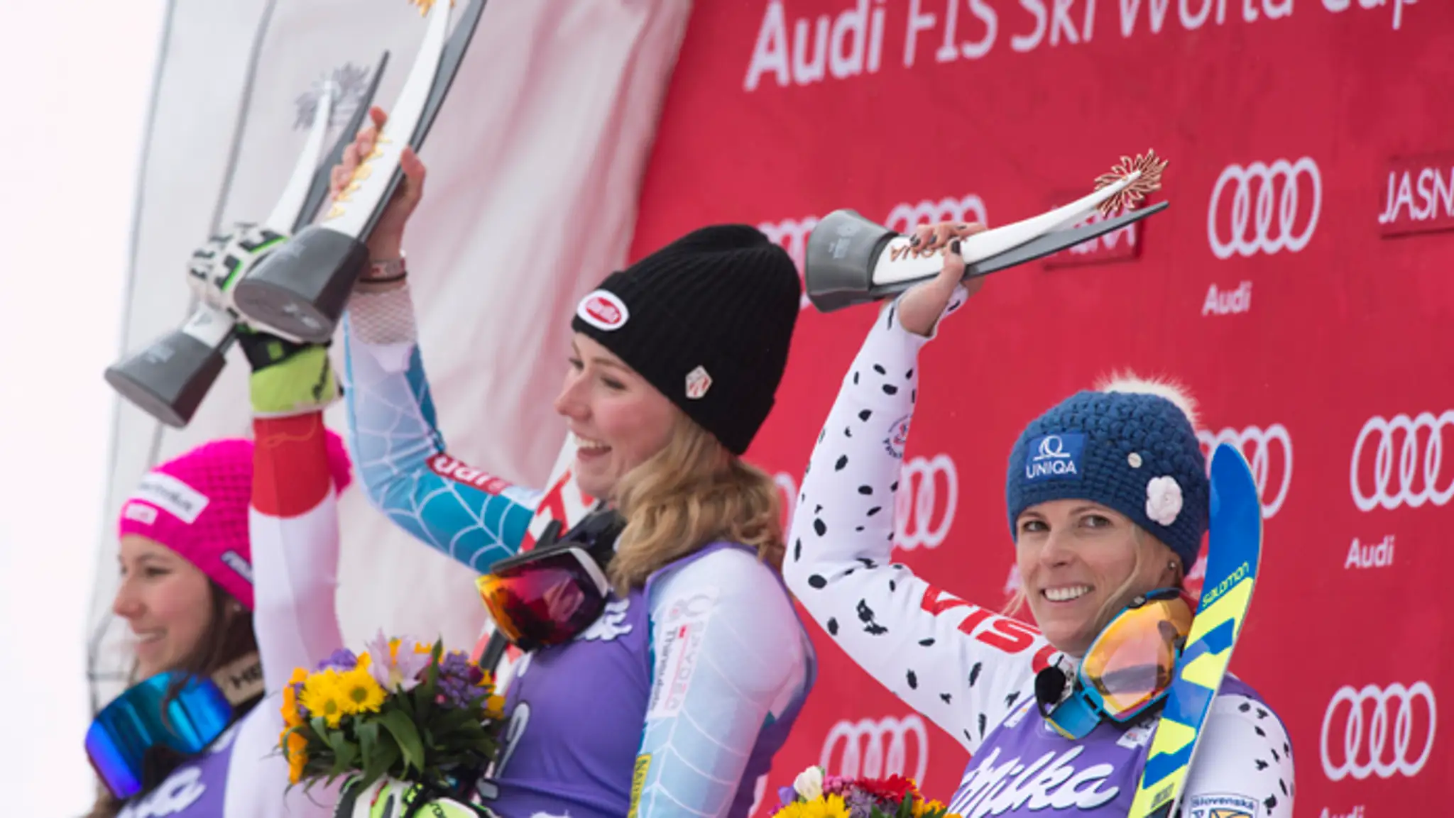 Veronika Velez-Zuzulová, víťazná Američanka Mikaela Schiffrinová a Wendy Holdenerová.
