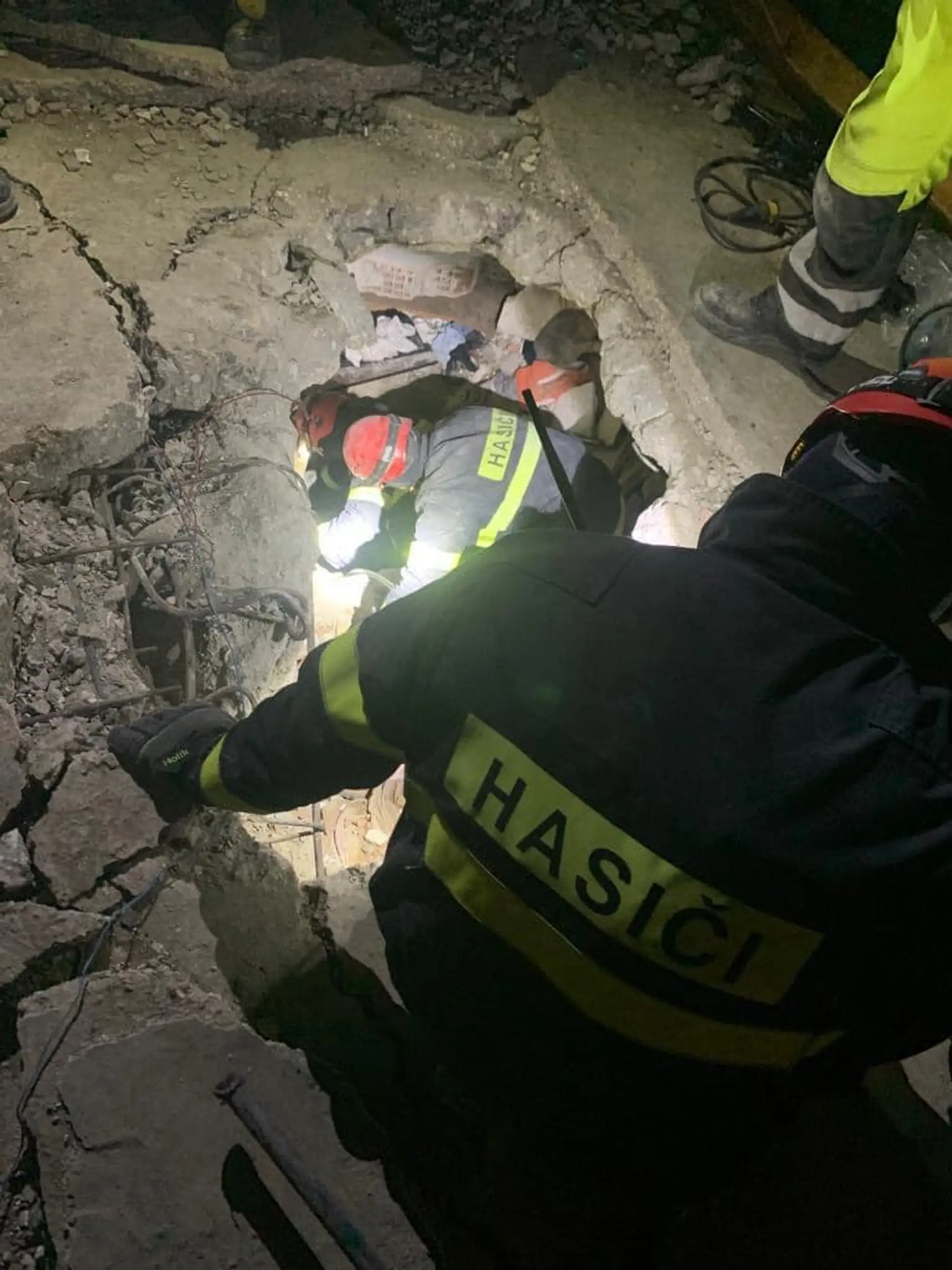 Slovenskí hasiči a záchranári pomáhajú v Turecku