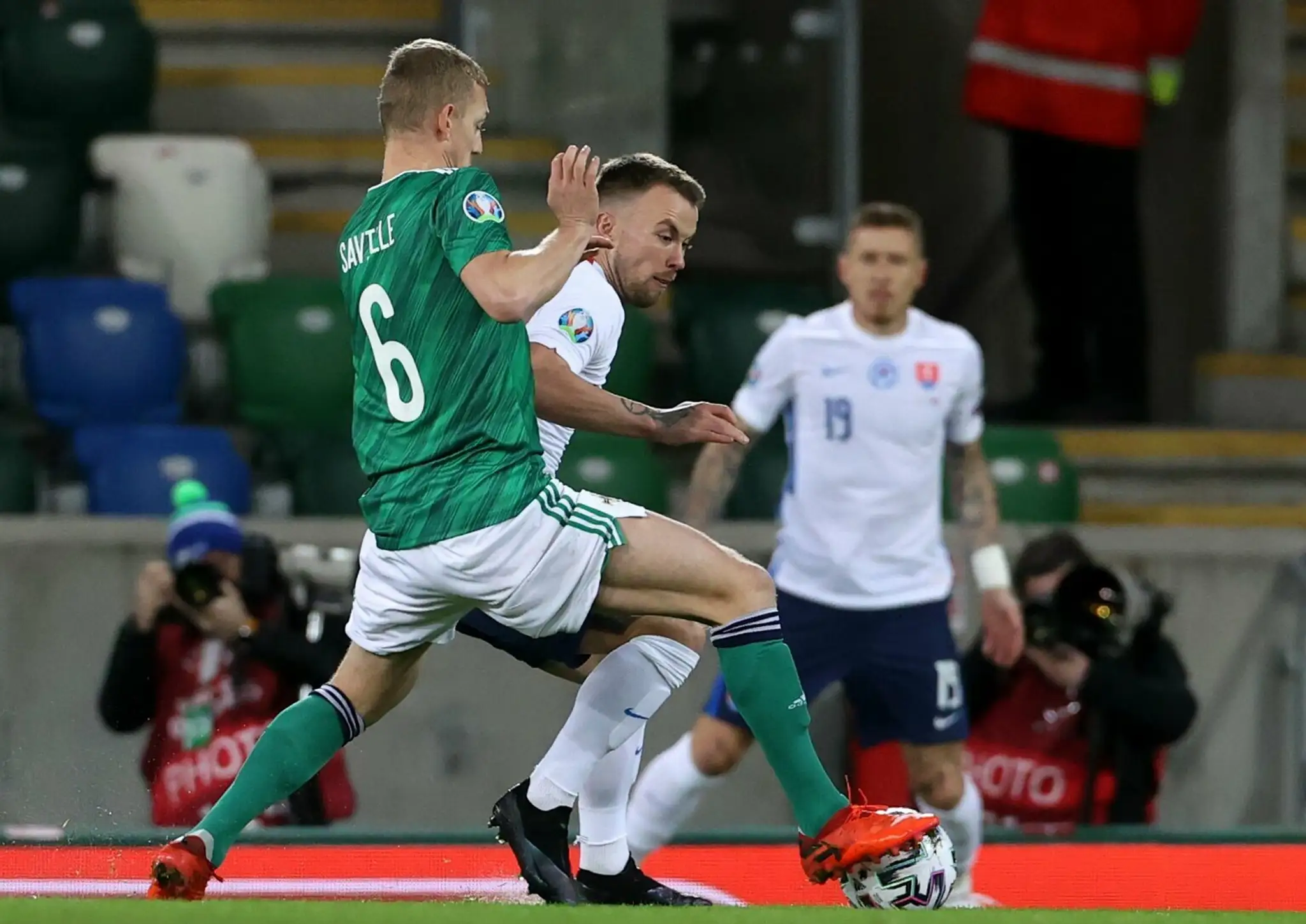 Juraj Kucka strieľa úvodný gól zápasu finále play off o EURO 2020 na pôde Severného Írska.