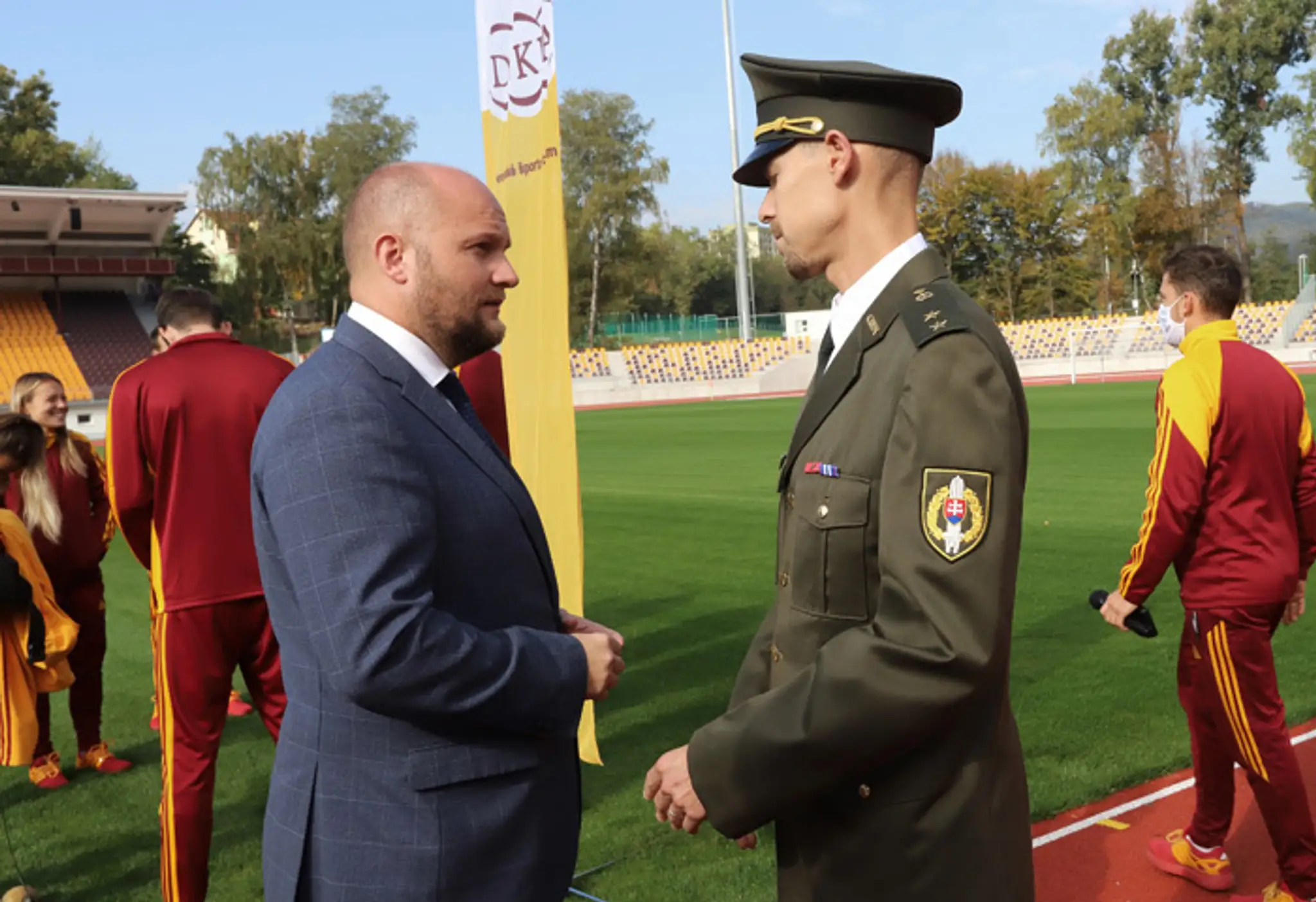 Minister obrany Jaroslav Naď a Matej Tóth.