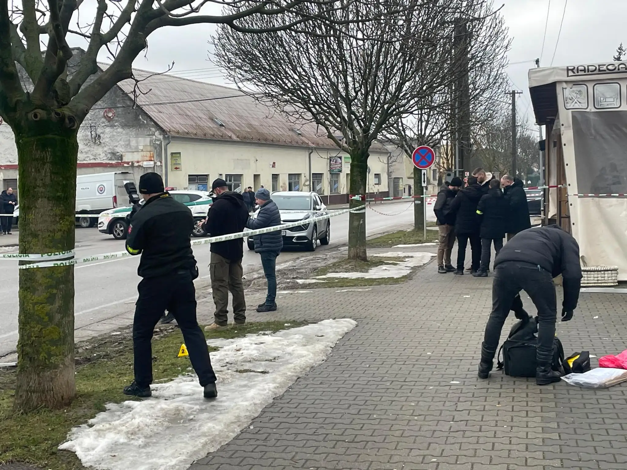 Policajti miesto uzavreli.