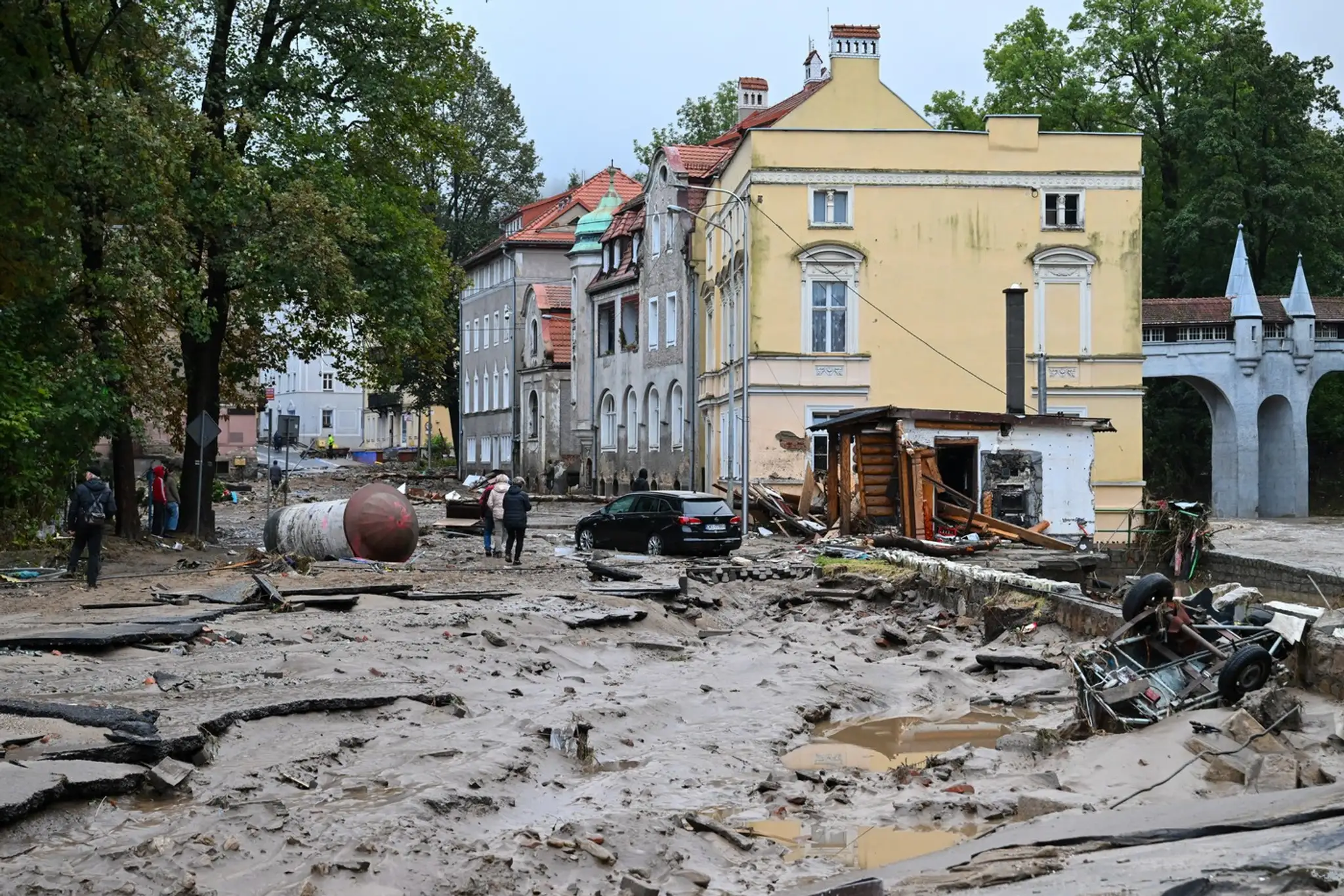 Kúpeľné mestečko Lądek-Zdrój zdevastované po záplavách.