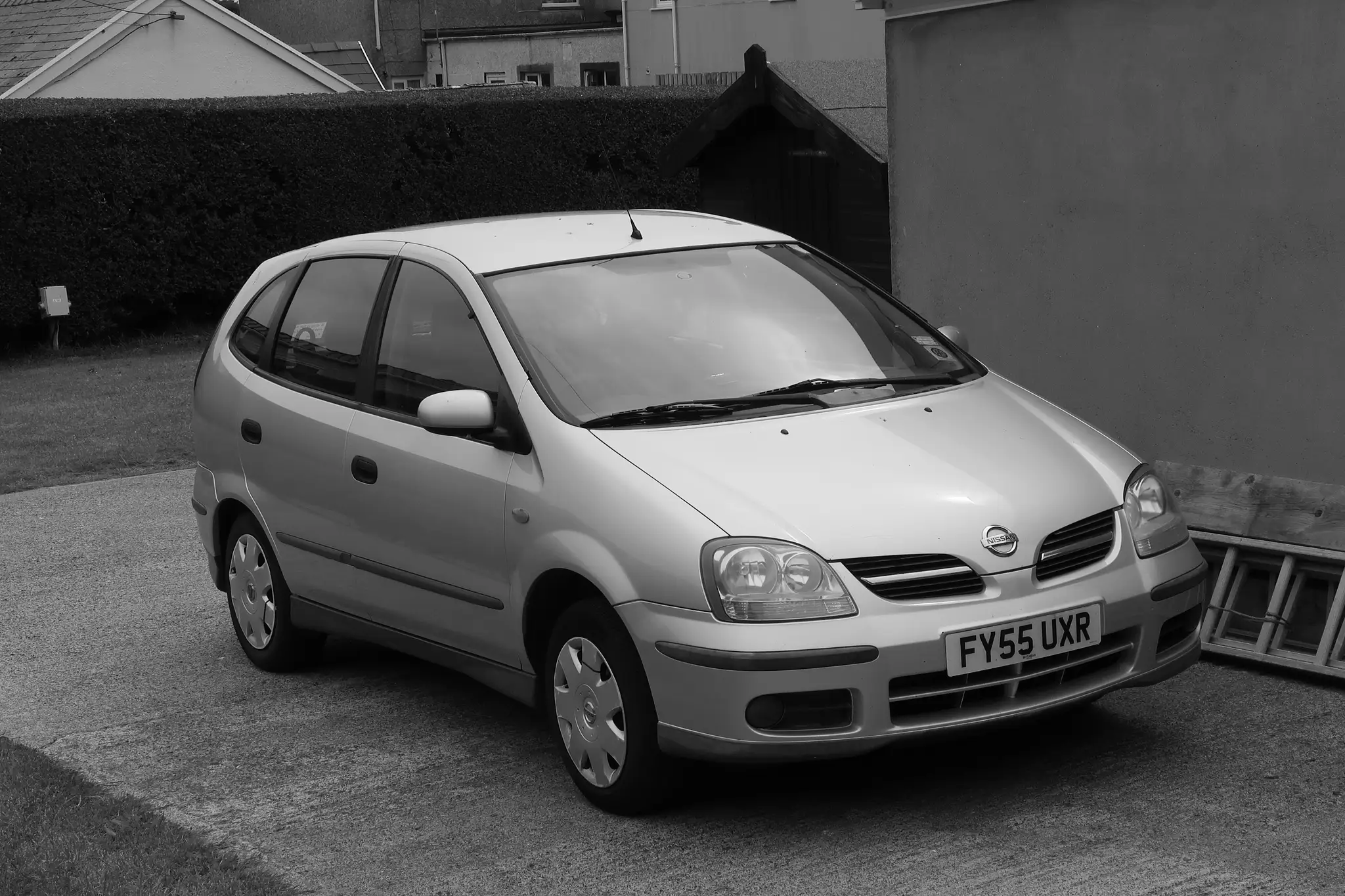 Nissan Almera Tino.