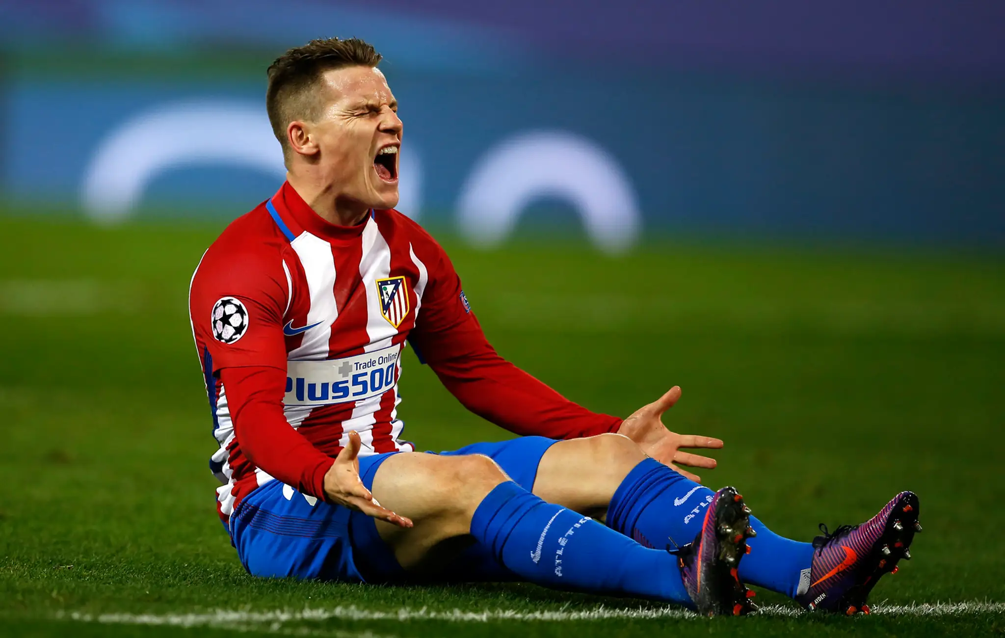 Nahnevaný Kévin Gameiro z Atlética Madrid v dueli LM proti PSV Eindhoven.