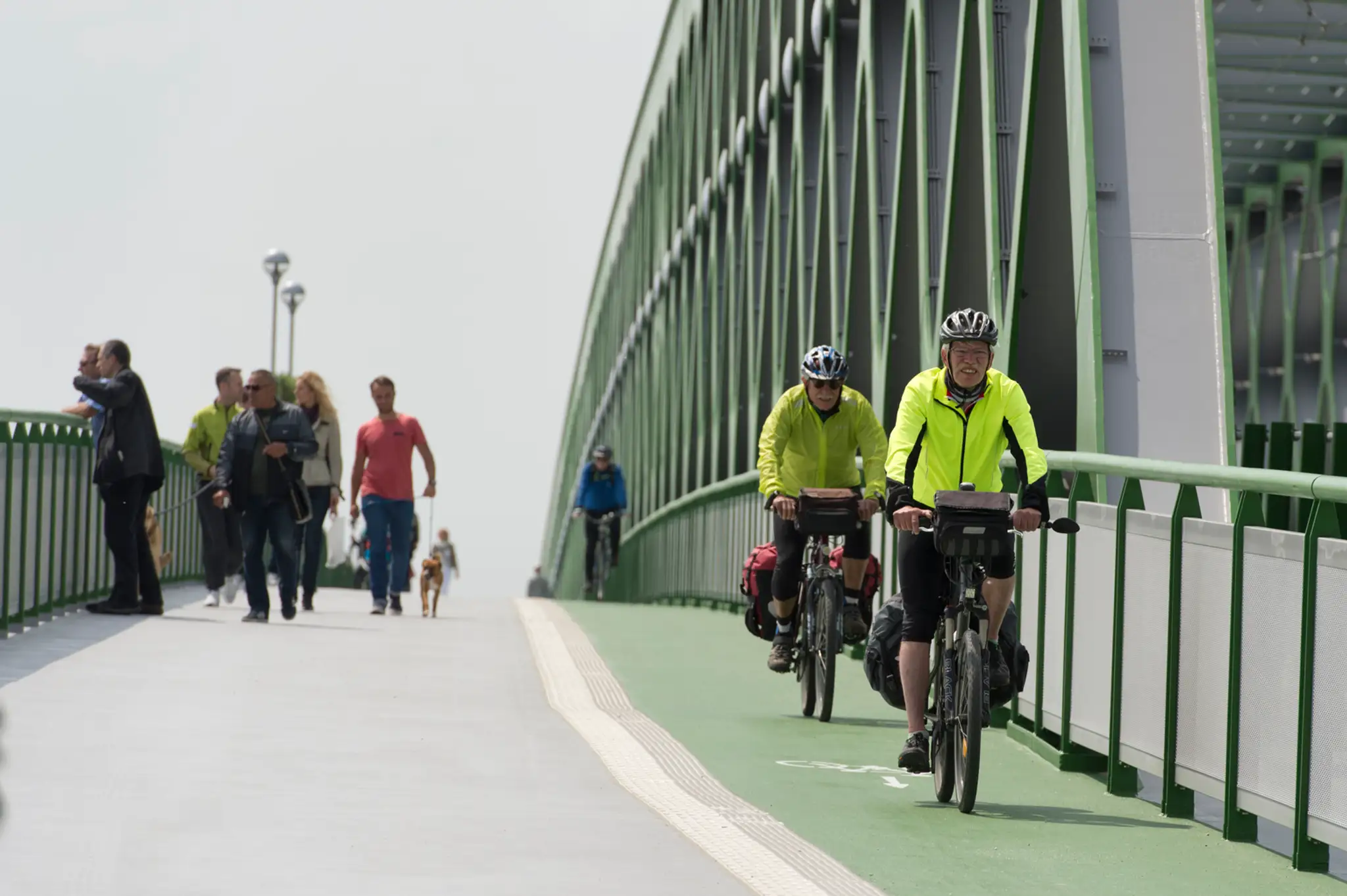 Otvorenie Starého mosta v Bratislave pre chodcov a cyklistov