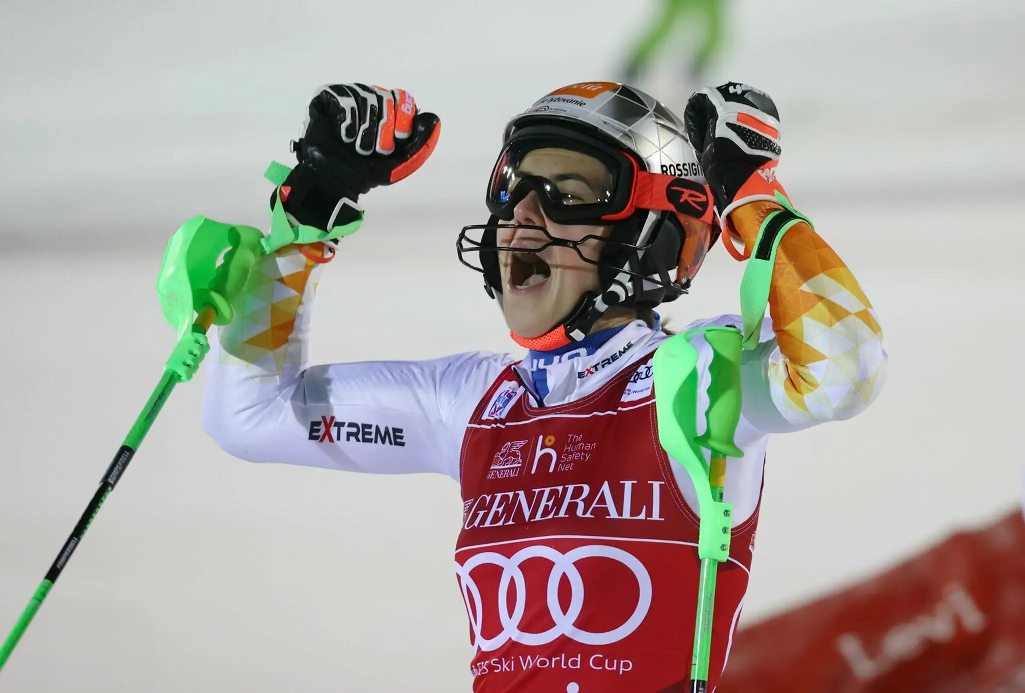 Alpská lyžiarka Petra Vlhová sa teší z triumfu v slalome Svetového pohára v Levi.